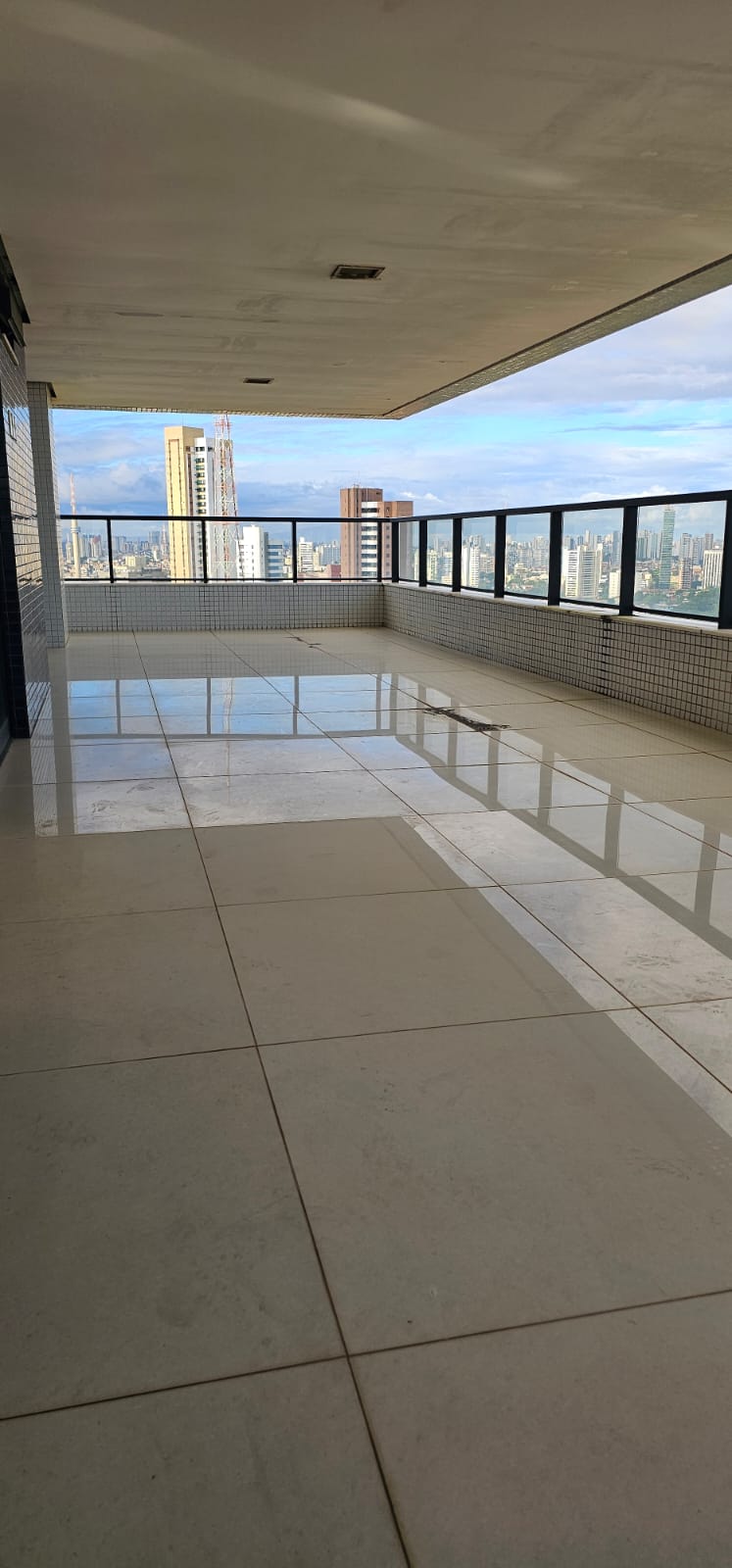 APARTAMENTO ALTO PADR&Atilde;O 4 QUARTOS 3 SU&Iacute;TES VARANDAS NASCENTE VISTA MAR &Agrave; VENDA EM ONDINA! Rua Professor João Mendonça Salvador - 