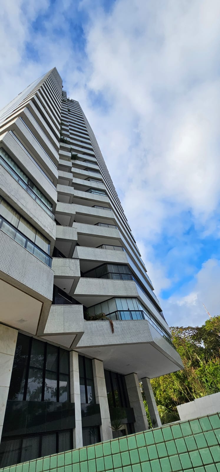 APARTAMENTO ALTO PADR&Atilde;O 4 QUARTOS 3 SU&Iacute;TES VARANDAS NASCENTE VISTA MAR &Agrave; VENDA EM ONDINA! Rua Professor João Mendonça Salvador - 