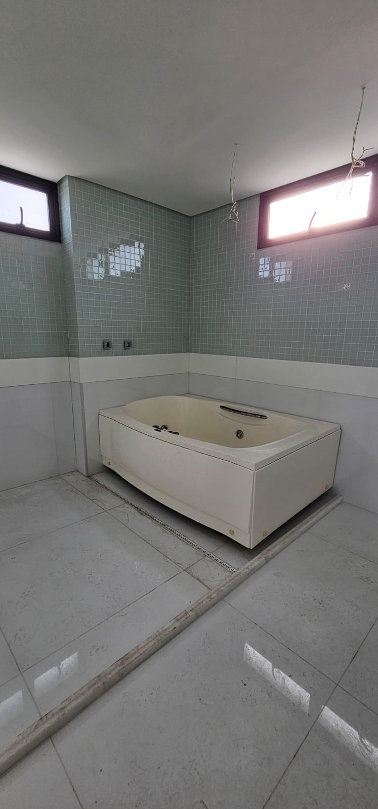 APARTAMENTO ALTO PADR&Atilde;O 4 QUARTOS 3 SU&Iacute;TES VARANDAS NASCENTE VISTA MAR &Agrave; VENDA EM ONDINA! Rua Professor João Mendonça Salvador - 