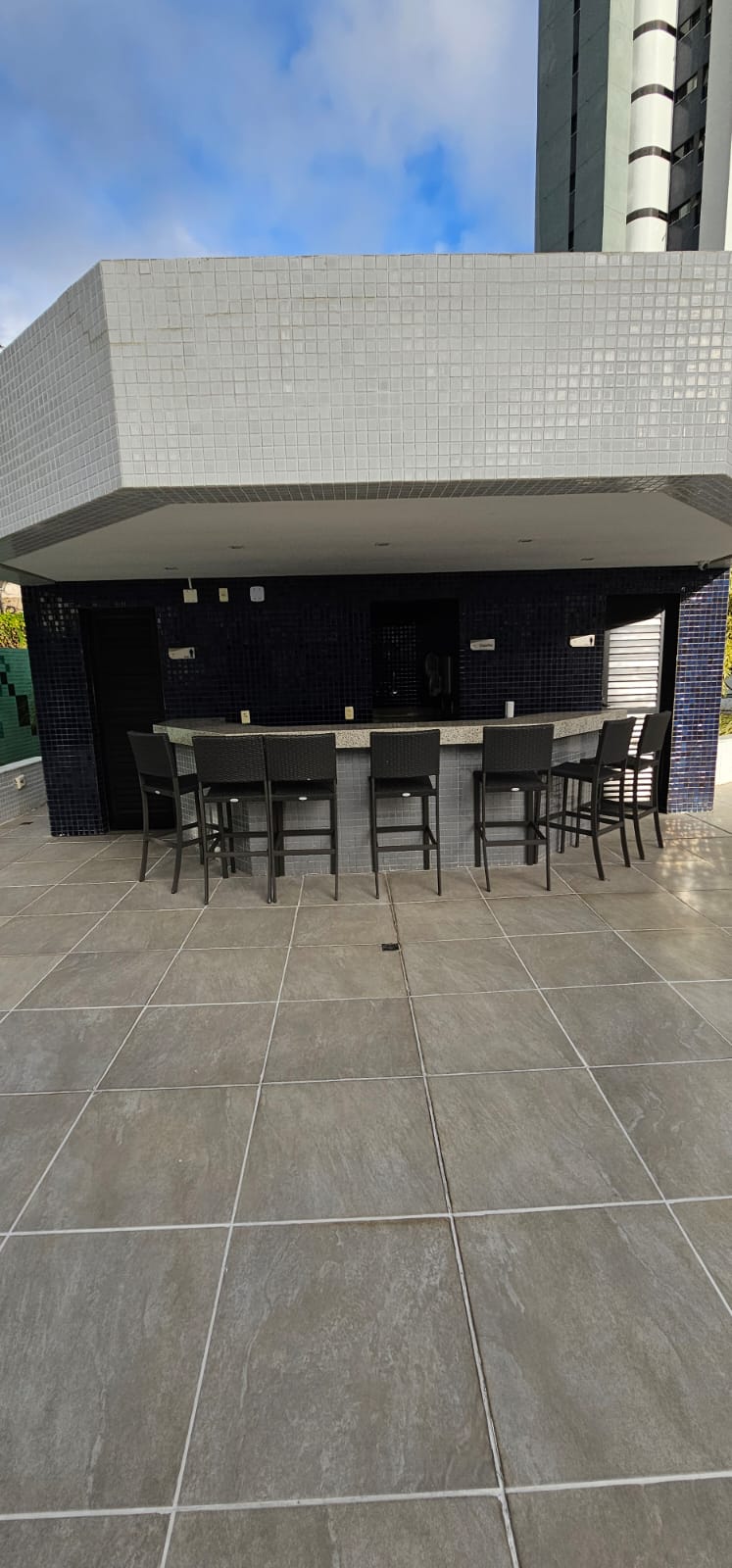 APARTAMENTO ALTO PADR&Atilde;O 4 QUARTOS 3 SU&Iacute;TES VARANDAS NASCENTE VISTA MAR &Agrave; VENDA EM ONDINA! Rua Professor João Mendonça Salvador - 