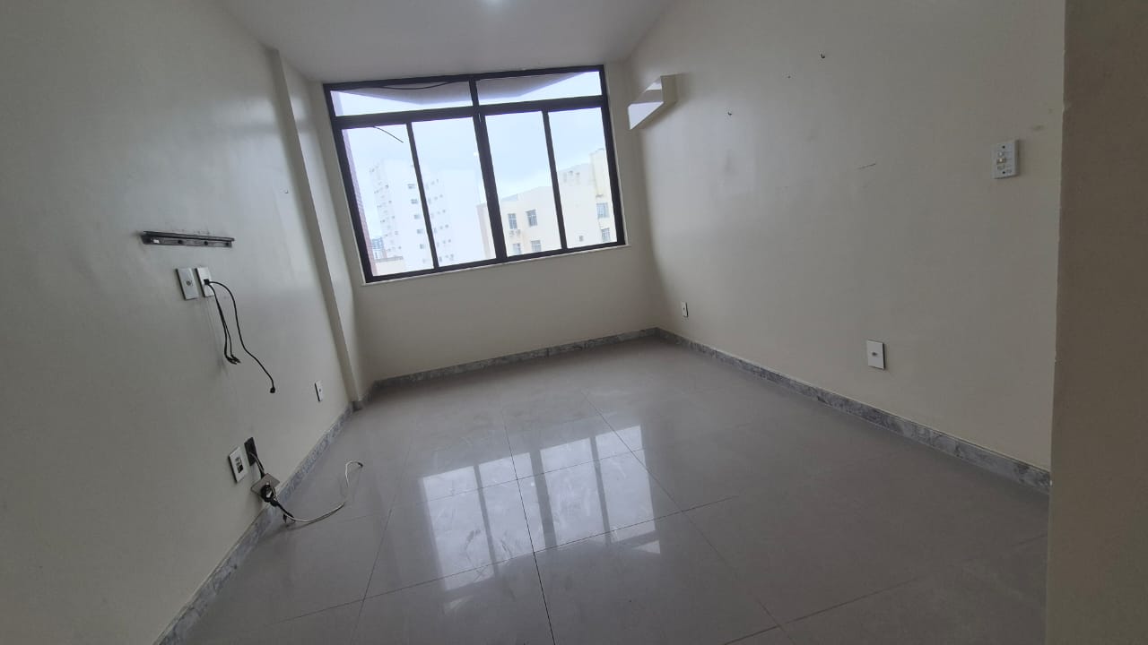APARTAMENTO AMPLO 250m&sup2;  4 QUARTOS SU&Iacute;TE DEPEND&Ecirc;NCIA GARAGEM ELEVADORES &Agrave; VENDA NA BARRA! Rua Engenheiro Milton Oliveira Salvador - 