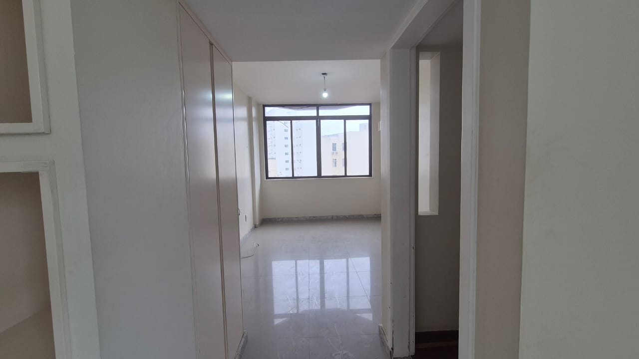 APARTAMENTO AMPLO 250m&sup2;  4 QUARTOS SU&Iacute;TE DEPEND&Ecirc;NCIA GARAGEM ELEVADORES &Agrave; VENDA NA BARRA! Rua Engenheiro Milton Oliveira Salvador - 