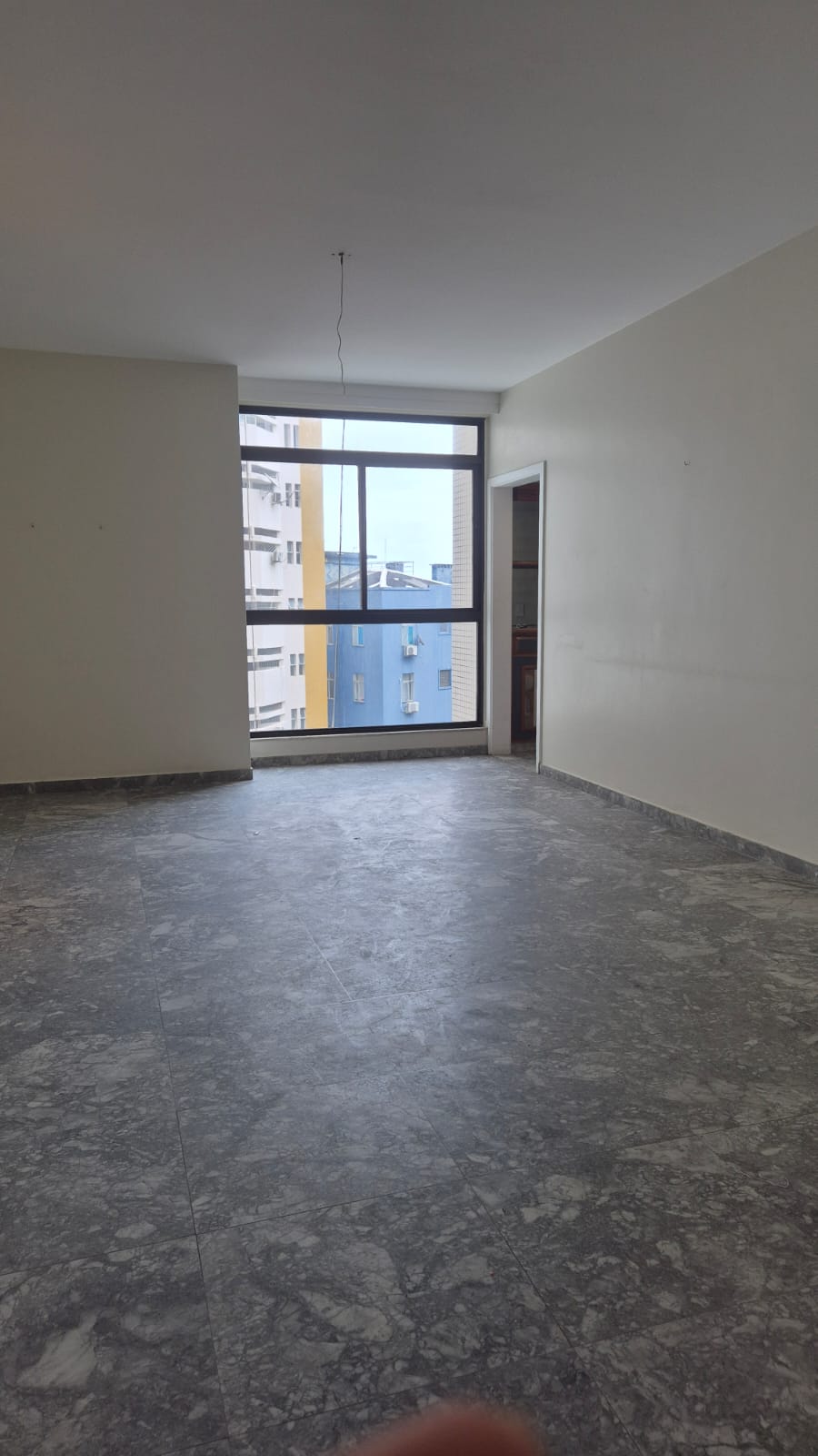 APARTAMENTO AMPLO 250m&sup2;  4 QUARTOS SU&Iacute;TE DEPEND&Ecirc;NCIA GARAGEM ELEVADORES &Agrave; VENDA NA BARRA! Rua Engenheiro Milton Oliveira Salvador - 