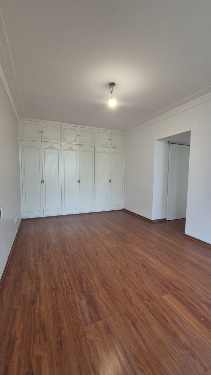 APARTAMENTO AMPLO 250m&sup2;  4 QUARTOS SU&Iacute;TE DEPEND&Ecirc;NCIA GARAGEM ELEVADORES &Agrave; VENDA NA BARRA! Rua Engenheiro Milton Oliveira Salvador - 