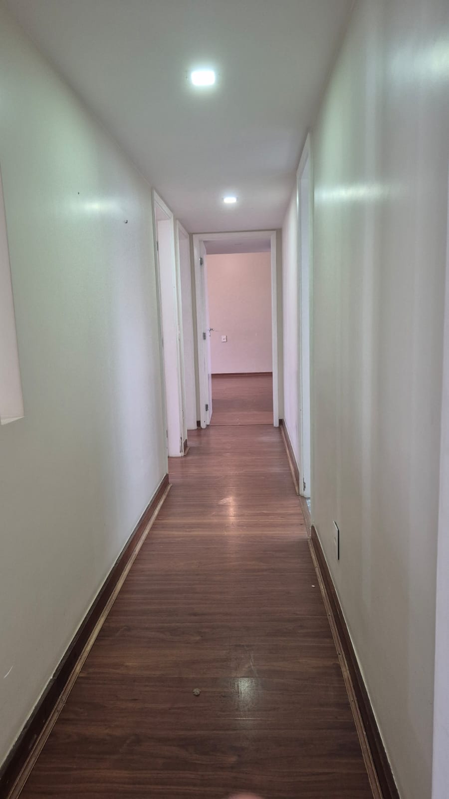 APARTAMENTO AMPLO 250m&sup2;  4 QUARTOS SU&Iacute;TE DEPEND&Ecirc;NCIA GARAGEM ELEVADORES &Agrave; VENDA NA BARRA! Rua Engenheiro Milton Oliveira Salvador - 