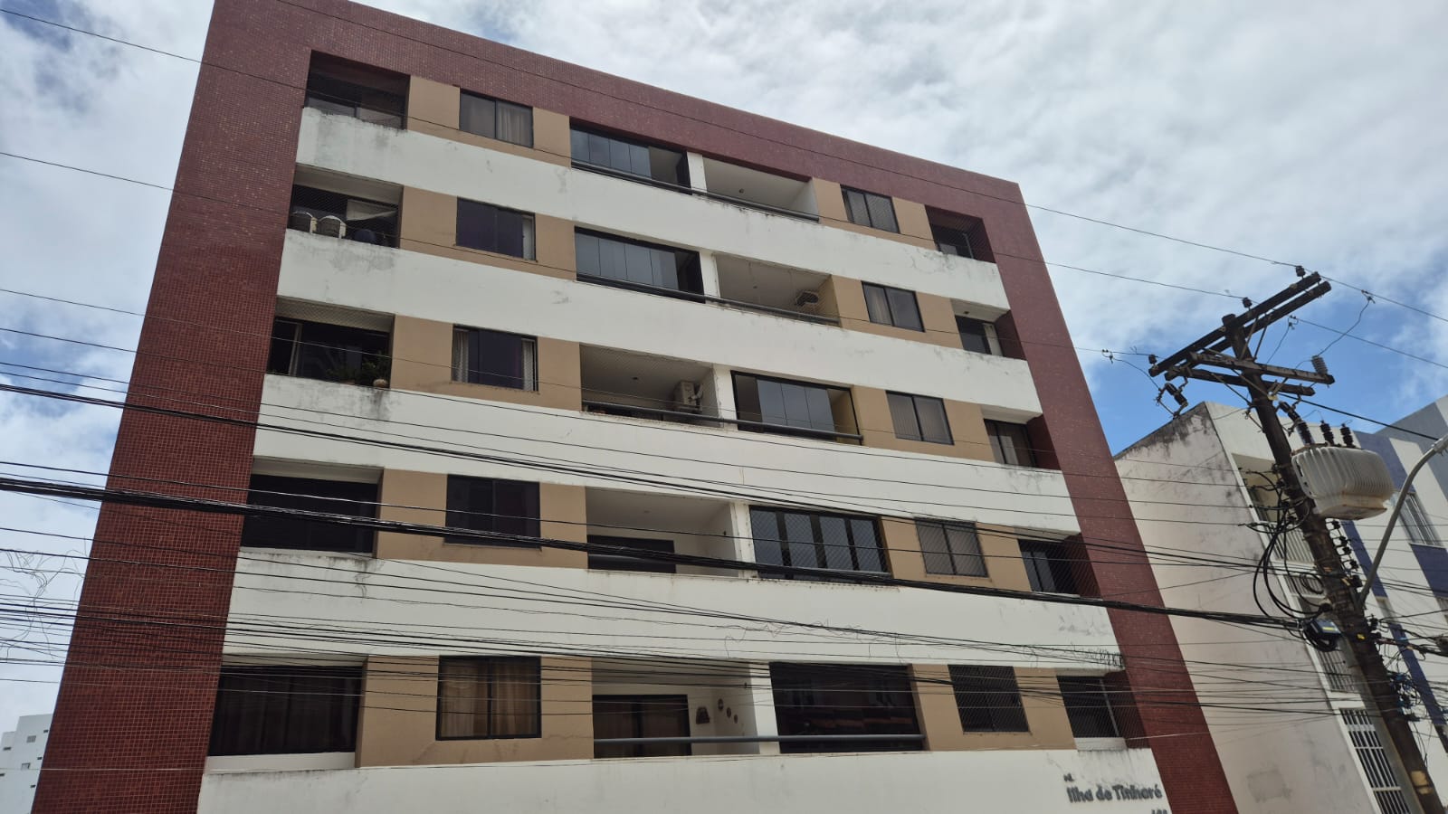 APARTAMENTO 2 QUARTOS SU&Iacute;TE VARANDA DEPEND&Ecirc;NCIA GARAGEM ELEVADOR &Agrave; VENDA NO RIO VERMELHO! Rua Macaúbas Salvador - 
