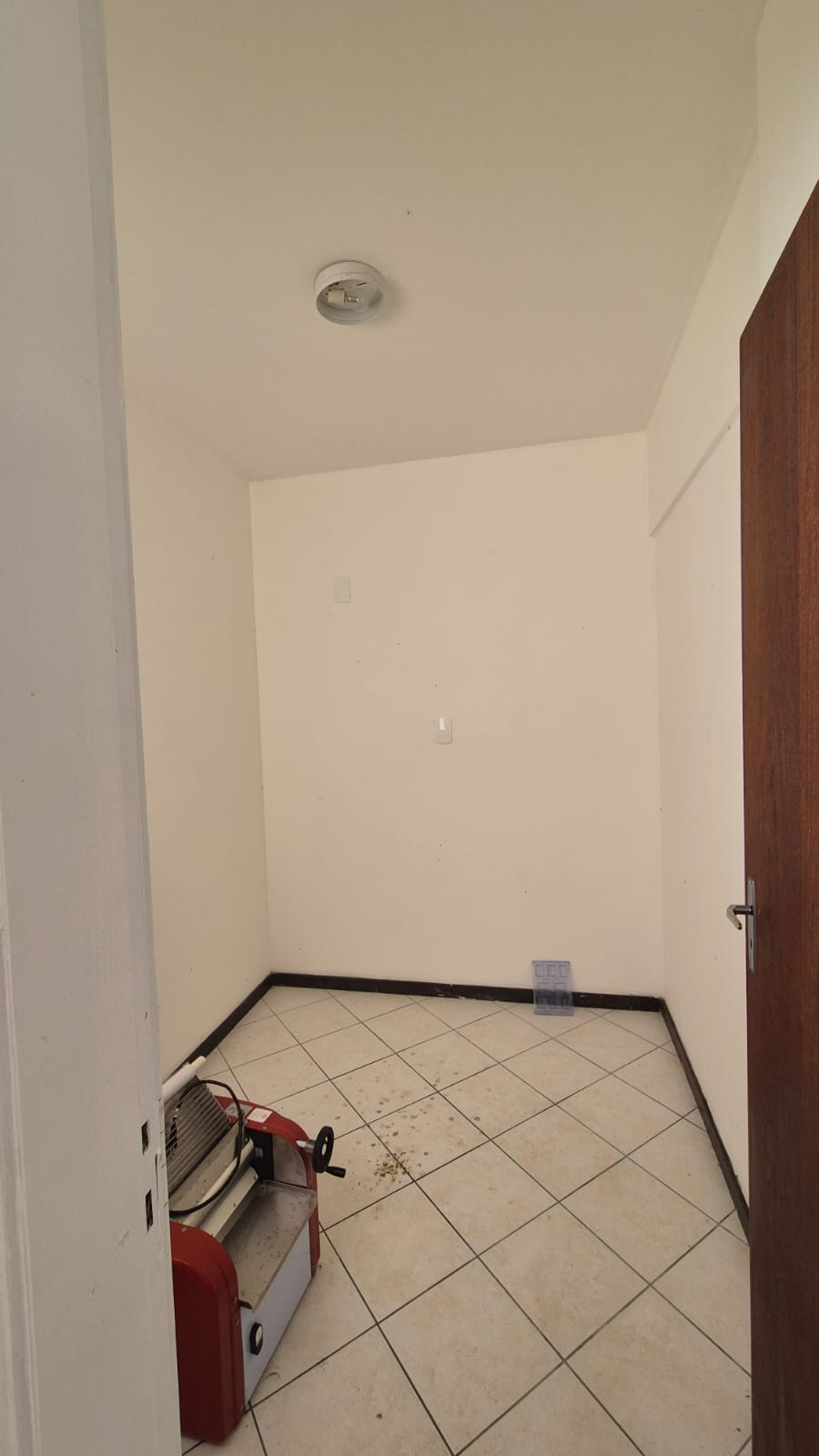 APARTAMENTO 2 QUARTOS SU&Iacute;TE VARANDA DEPEND&Ecirc;NCIA GARAGEM ELEVADOR &Agrave; VENDA NO RIO VERMELHO! Rua Macaúbas Salvador - 