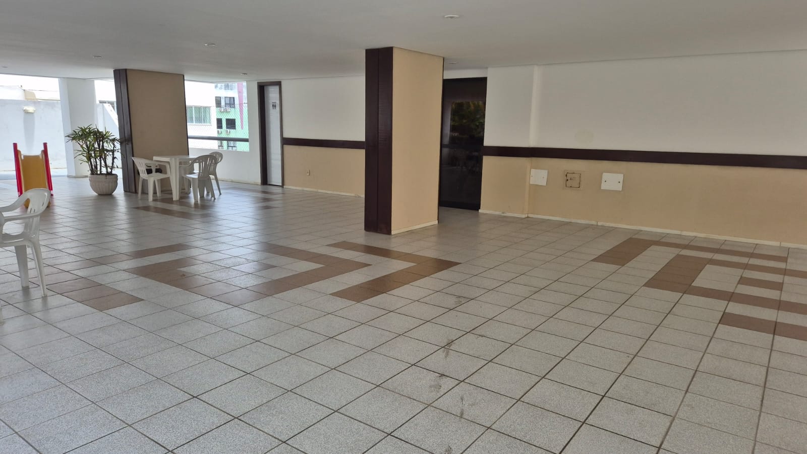 APARTAMENTO 2 QUARTOS SU&Iacute;TE VARANDA DEPEND&Ecirc;NCIA GARAGEM ELEVADOR &Agrave; VENDA NO RIO VERMELHO! Rua Macaúbas Salvador - 