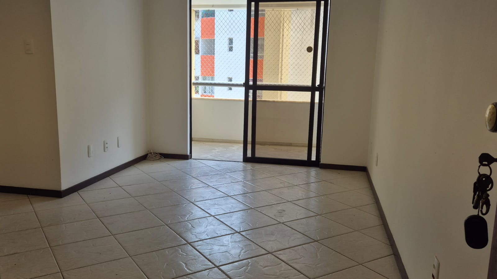 APARTAMENTO 2 QUARTOS SU&Iacute;TE VARANDA DEPEND&Ecirc;NCIA GARAGEM ELEVADOR &Agrave; VENDA NO RIO VERMELHO! Rua Macaúbas Salvador - 