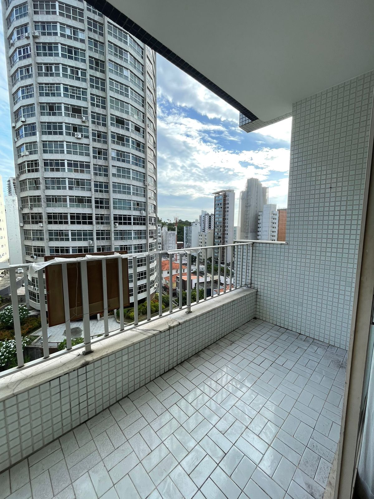 APARTAMENTO AMPLO 3 QUARTOS SU&Iacute;TE GARAGEM ELEVADOR ACADEMIA PORTARIA &Agrave; VENDA NA BARRA!! Avenida Princesa Isabel Salvador - 