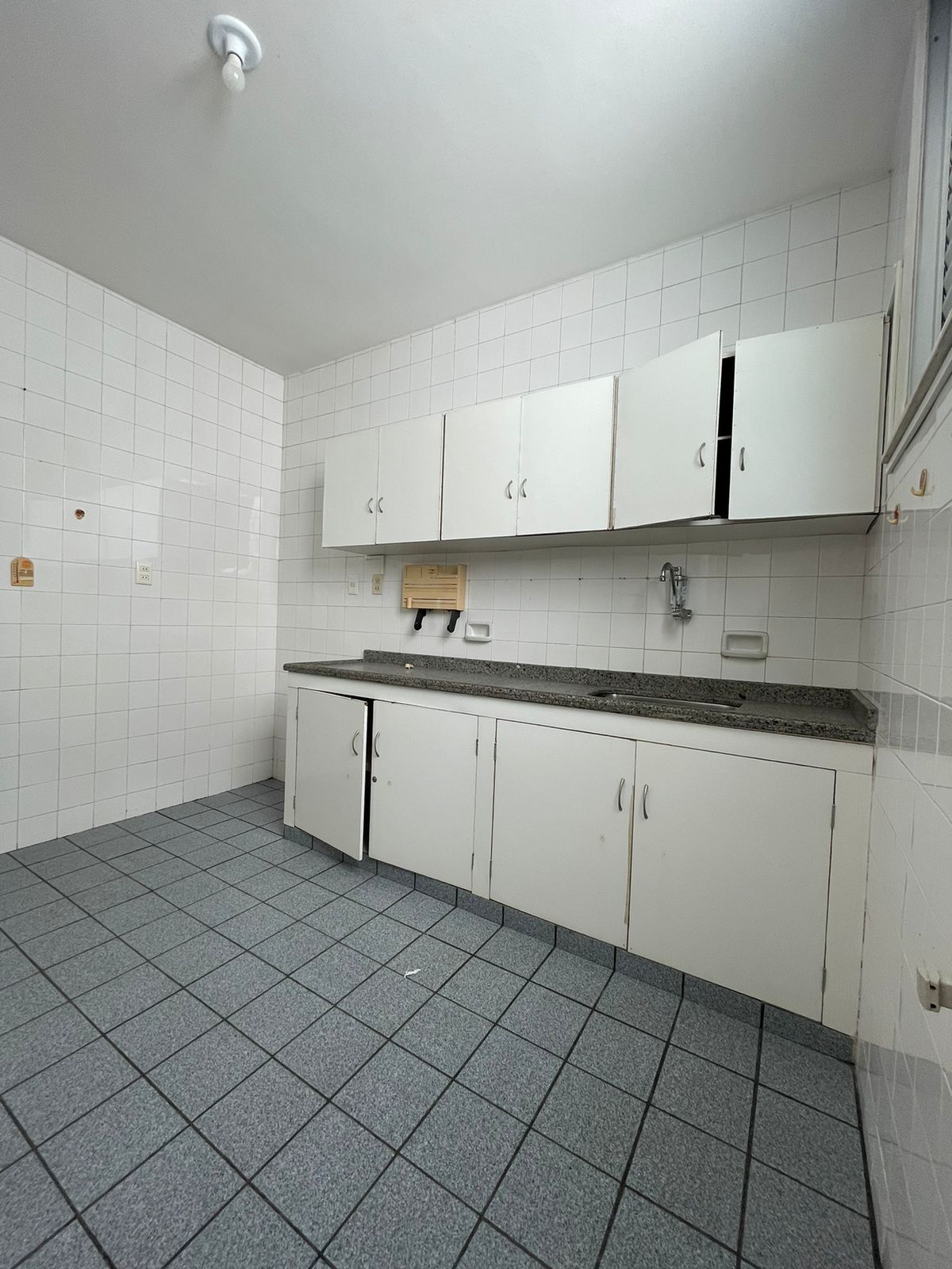APARTAMENTO AMPLO 3 QUARTOS SU&Iacute;TE GARAGEM ELEVADOR ACADEMIA PORTARIA &Agrave; VENDA NA BARRA!! Avenida Princesa Isabel Salvador - 