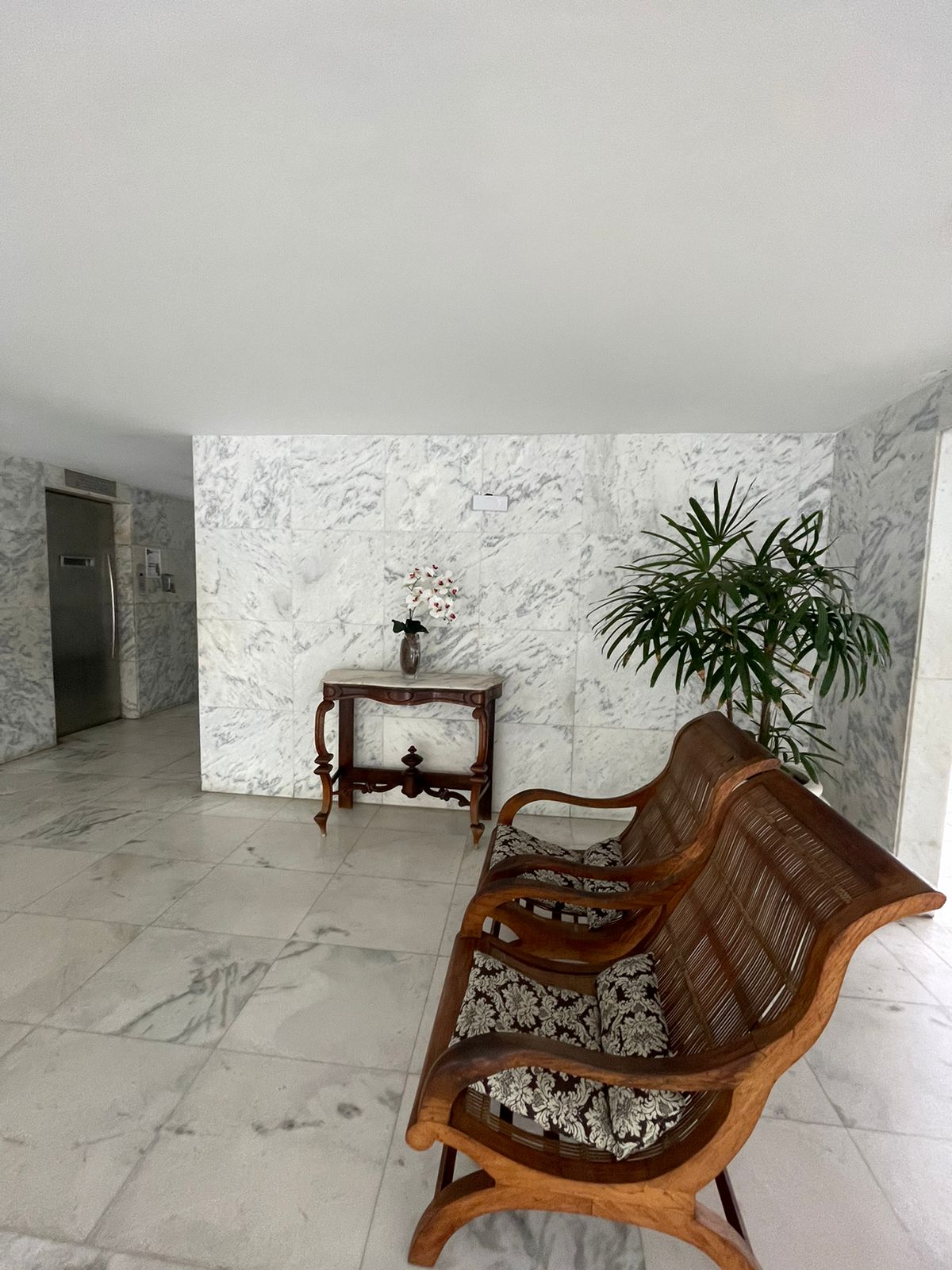 APARTAMENTO AMPLO 3 QUARTOS SU&Iacute;TE GARAGEM ELEVADOR ACADEMIA PORTARIA &Agrave; VENDA NA BARRA!! Avenida Princesa Isabel Salvador - 