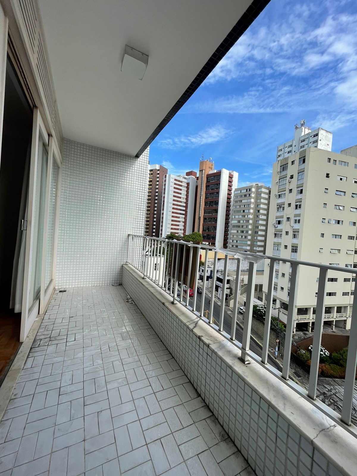 APARTAMENTO AMPLO 3 QUARTOS SU&Iacute;TE GARAGEM ELEVADOR ACADEMIA PORTARIA &Agrave; VENDA NA BARRA!! Avenida Princesa Isabel Salvador - 