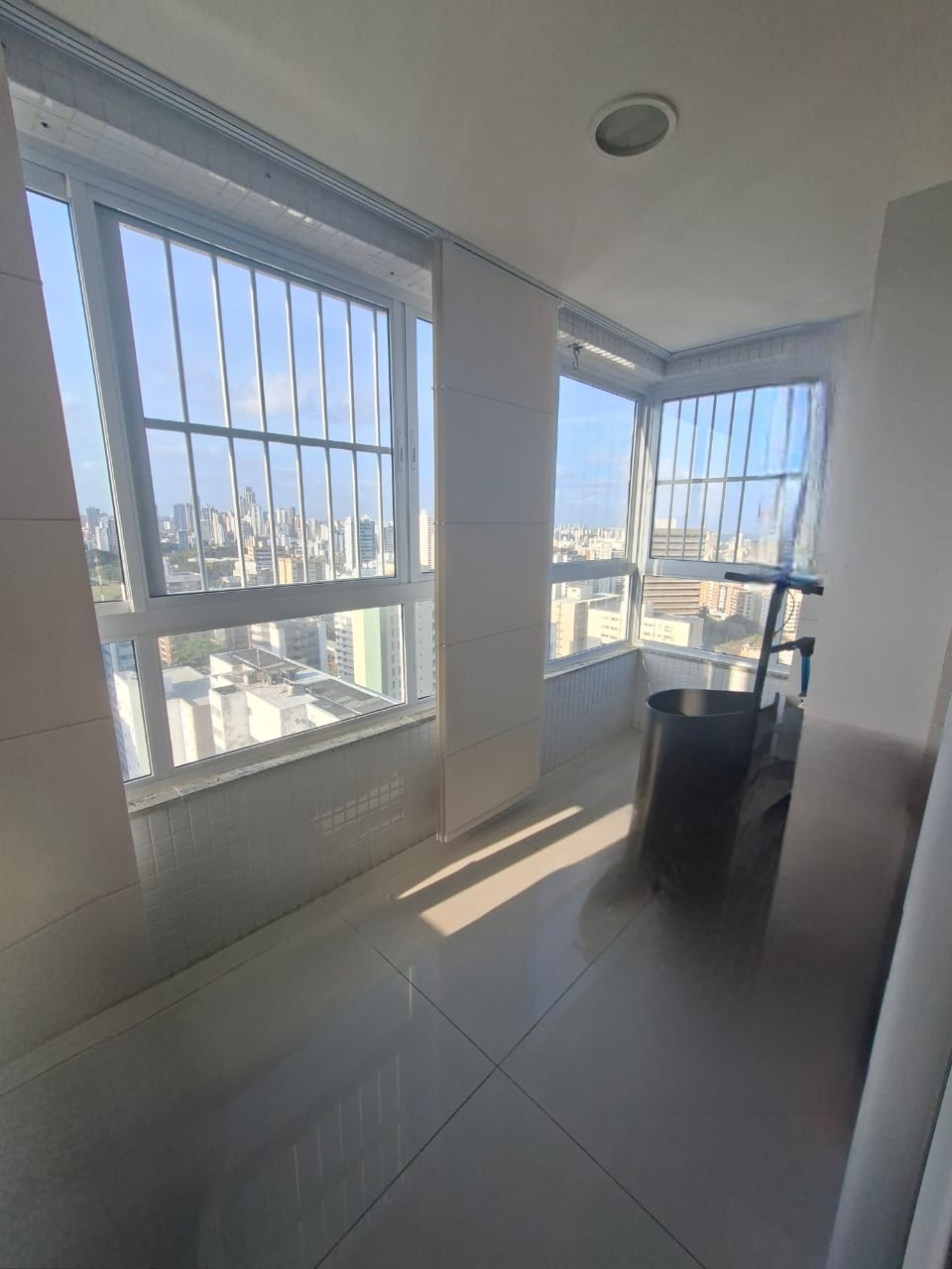 APARTAMENTO COBERTURA 4 QUARTOS 3 SU&Iacute;TES VISTA MAR VARANDA GARAGENS PISCINA VENDA PITUBA! Rua Amazonas Salvador - 