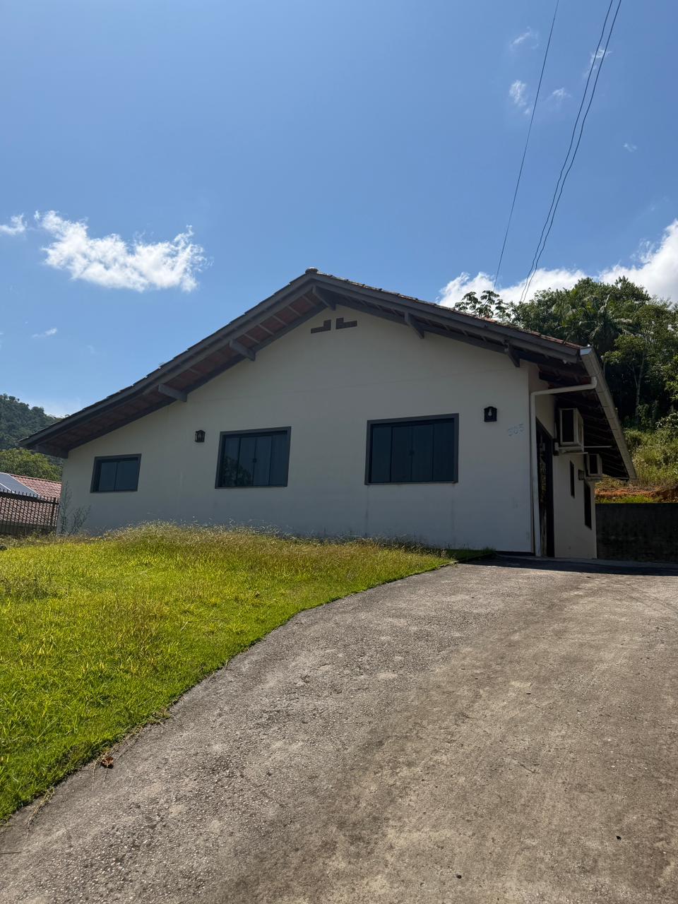 Casa em Timb&oacute;, 3 dormit&oacute;rios, 2 BWC, 3 vagas de garagem coberta, bairro dos Estados  Timbó - 