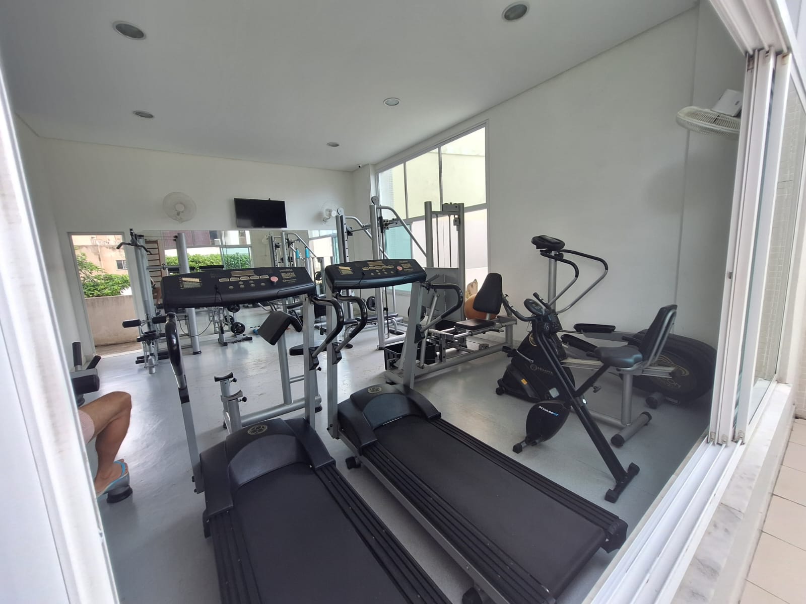 APARTAMENTO 2 SU&Iacute;TES VARANDA LAVABO DEPEND&Ecirc;NCIA PISCINA ACADEMIA ELEVADOR &Agrave; VENDA NA GRA&Ccedil;A Rua Barão de Loreto Salvador - 