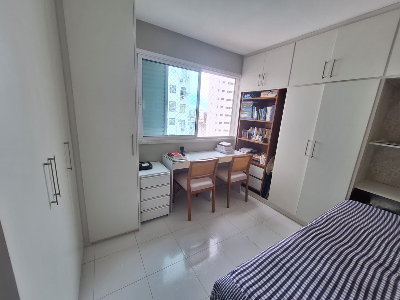 APARTAMENTO 2 SU&Iacute;TES VARANDA LAVABO DEPEND&Ecirc;NCIA PISCINA ACADEMIA ELEVADOR &Agrave; VENDA NA GRA&Ccedil;A Rua Barão de Loreto Salvador - 