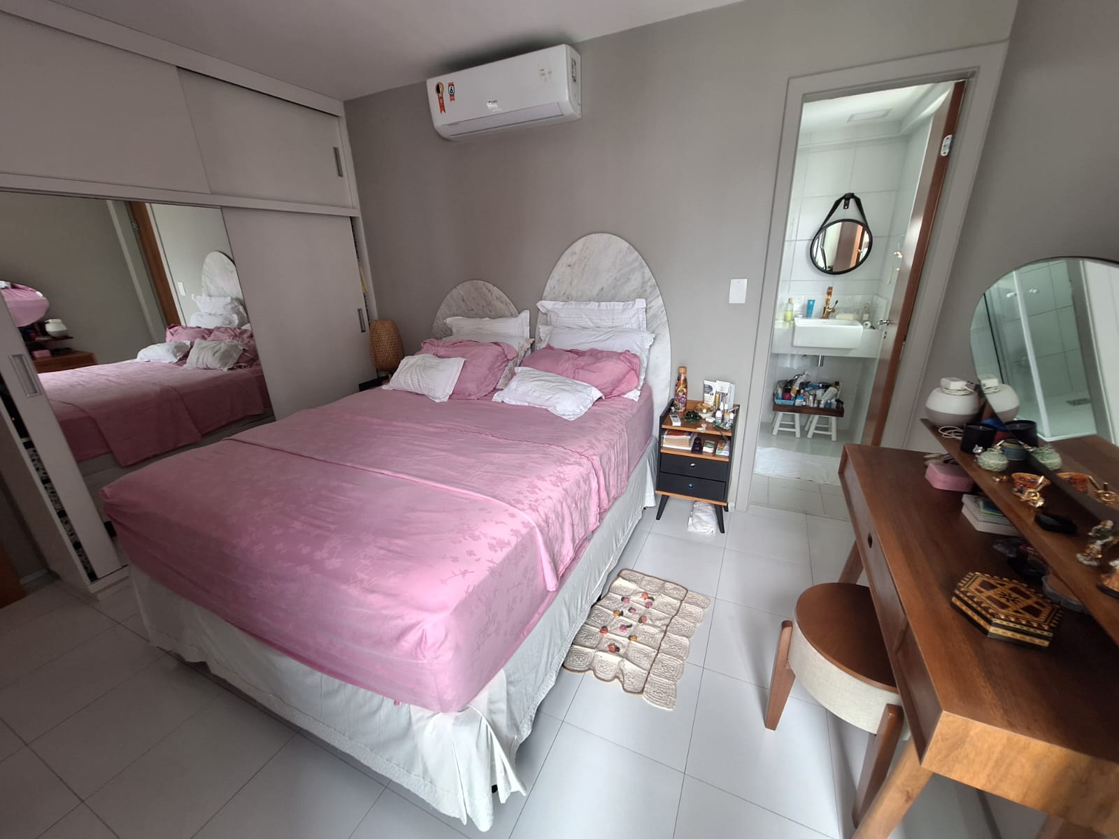 APARTAMENTO 2 SU&Iacute;TES VARANDA LAVABO DEPEND&Ecirc;NCIA PISCINA ACADEMIA ELEVADOR &Agrave; VENDA NA GRA&Ccedil;A Rua Barão de Loreto Salvador - 