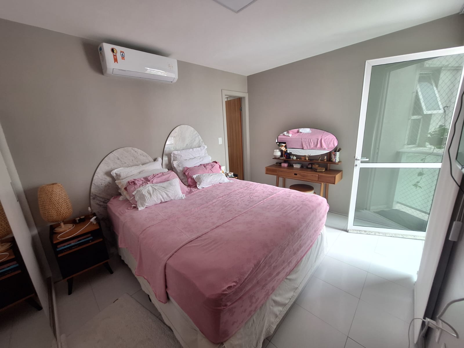 APARTAMENTO 2 SU&Iacute;TES VARANDA LAVABO DEPEND&Ecirc;NCIA PISCINA ACADEMIA ELEVADOR &Agrave; VENDA NA GRA&Ccedil;A Rua Barão de Loreto Salvador - 