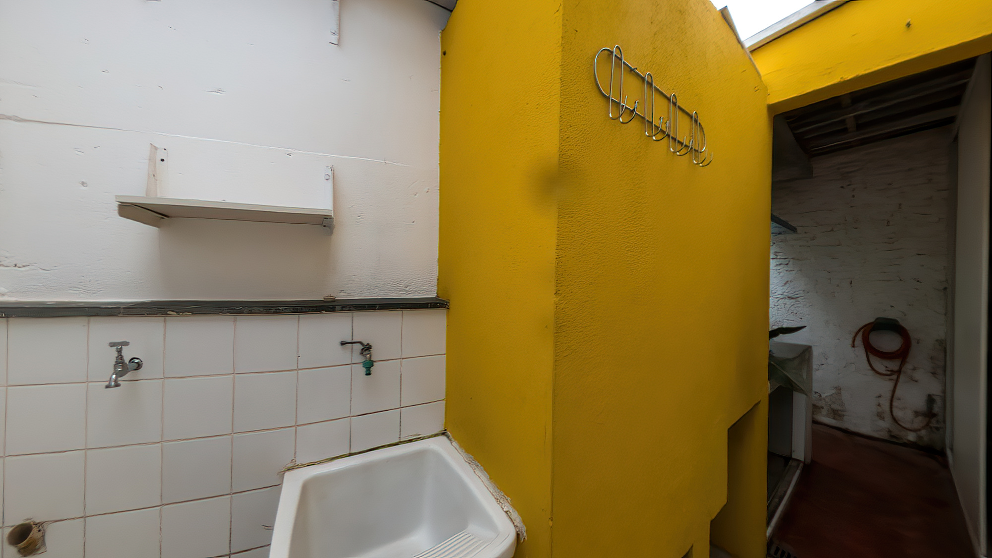 VENDE-SE LINDA CASA RUA SEM SA&Iacute;DA - 110M2 - RUA SEM SA&Iacute;DA!!! Rua Guiné São Paulo - 