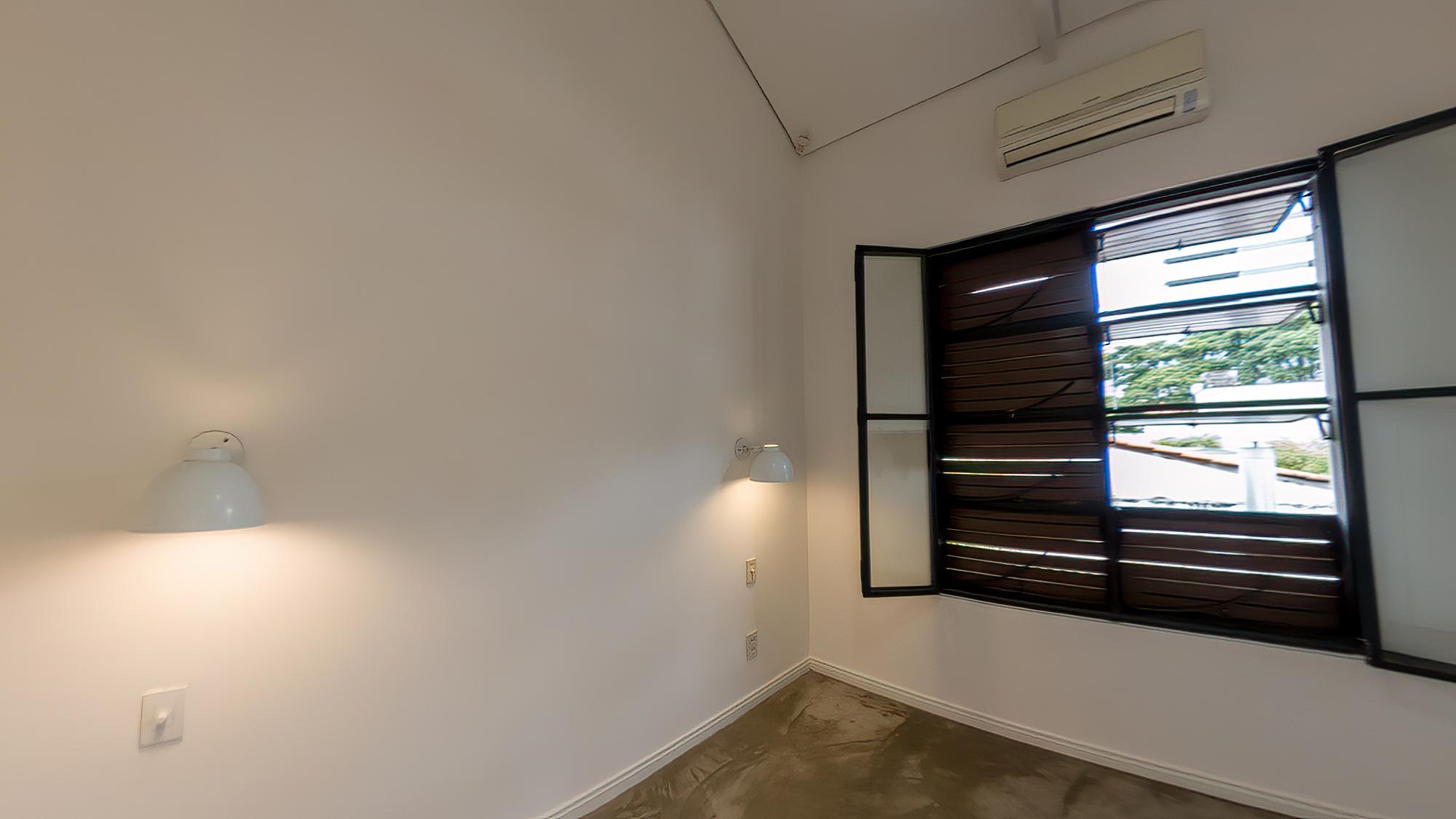 VENDE-SE LINDA CASA RUA SEM SA&Iacute;DA - 110M2 - RUA SEM SA&Iacute;DA!!! Rua Guiné São Paulo - 