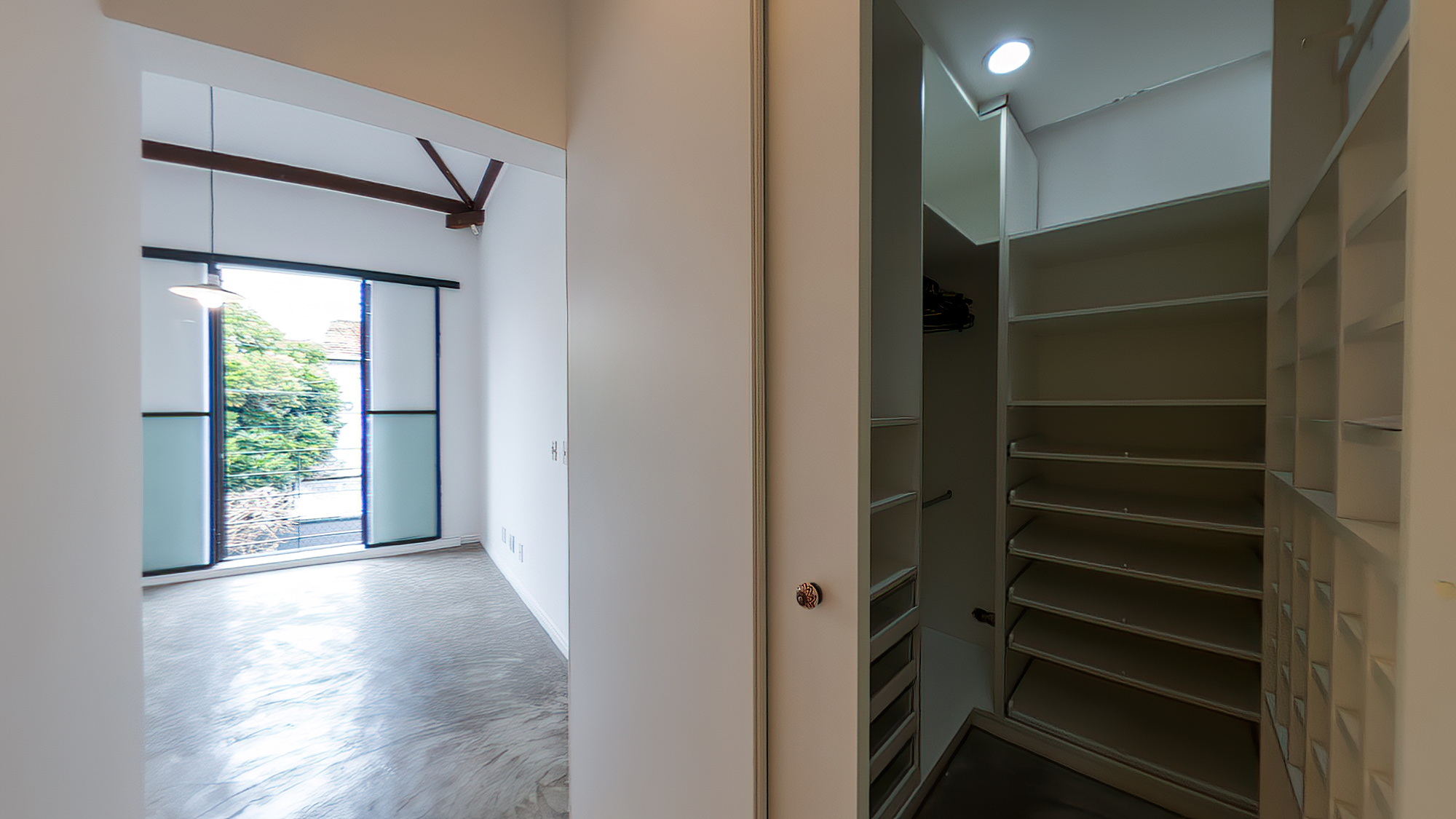 VENDE-SE LINDA CASA RUA SEM SA&Iacute;DA - 110M2 - RUA SEM SA&Iacute;DA!!! Rua Guiné São Paulo - 