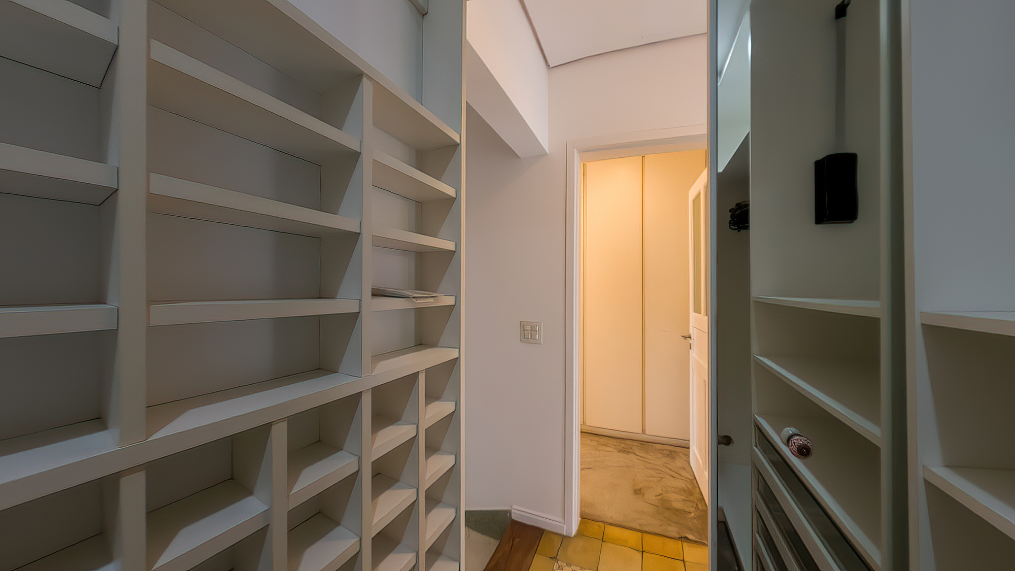 VENDE-SE LINDA CASA RUA SEM SA&Iacute;DA - 110M2 - RUA SEM SA&Iacute;DA!!! Rua Guiné São Paulo - 