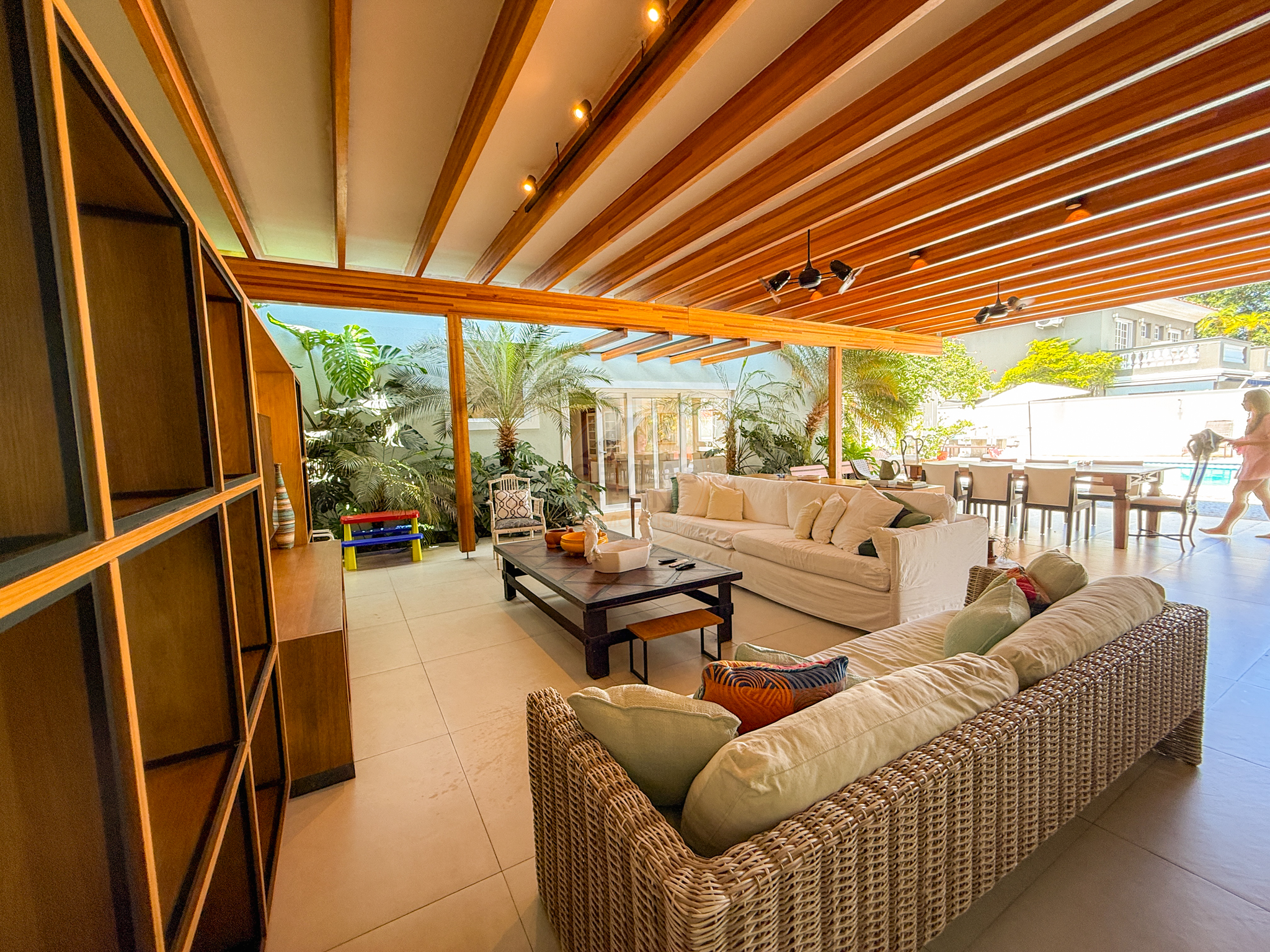 Casa exclusiva em juquehy com 5 su&iacute;tes, &aacute;rea gourmet completa e casa de caseiro - VENDA Rua Argemiro Amâncio dos Santos São Sebastião - 