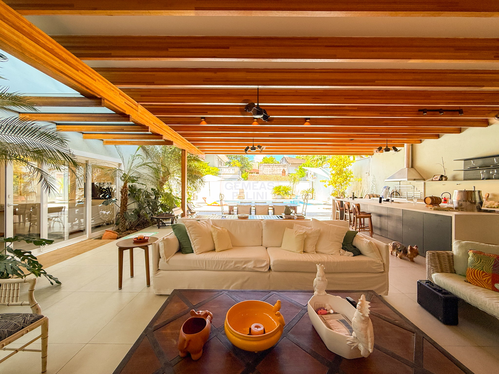 Casa exclusiva em juquehy com 5 su&iacute;tes, &aacute;rea gourmet completa e casa de caseiro - VENDA Rua Argemiro Amâncio dos Santos São Sebastião - 