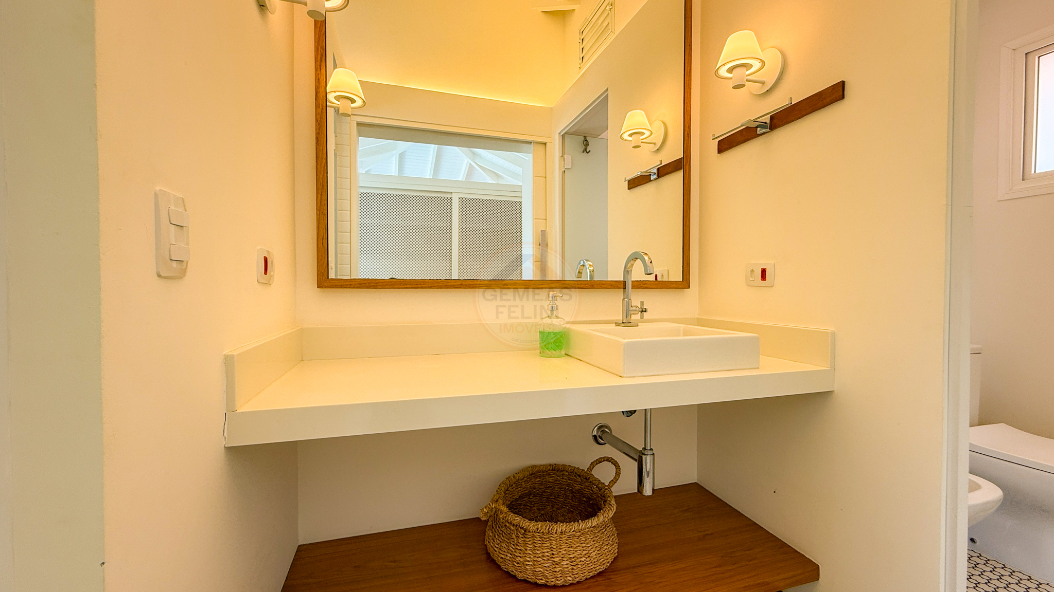 Casa exclusiva em juquehy com 5 su&iacute;tes, &aacute;rea gourmet completa e casa de caseiro - VENDA Rua Argemiro Amâncio dos Santos São Sebastião - 