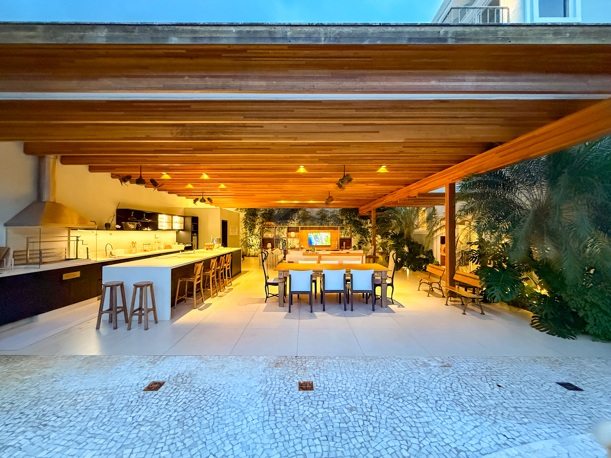 Casa exclusiva em juquehy com 5 su&iacute;tes, &aacute;rea gourmet completa e casa de caseiro - VENDA Rua Argemiro Amâncio dos Santos São Sebastião - 