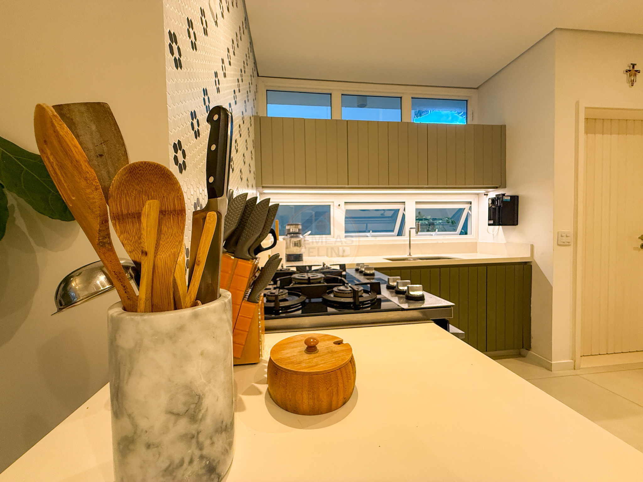 Casa exclusiva em juquehy com 5 su&iacute;tes, &aacute;rea gourmet completa e casa de caseiro - VENDA Rua Argemiro Amâncio dos Santos São Sebastião - 