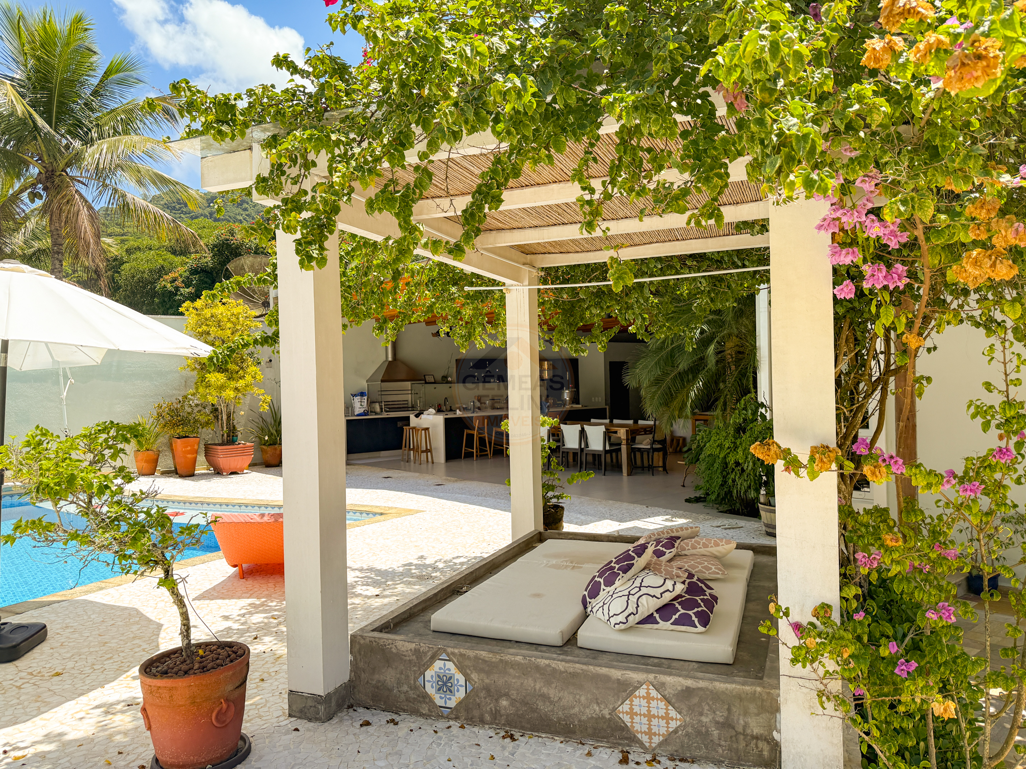 Casa exclusiva em juquehy com 5 su&iacute;tes, &aacute;rea gourmet completa e casa de caseiro - VENDA Rua Argemiro Amâncio dos Santos São Sebastião - 