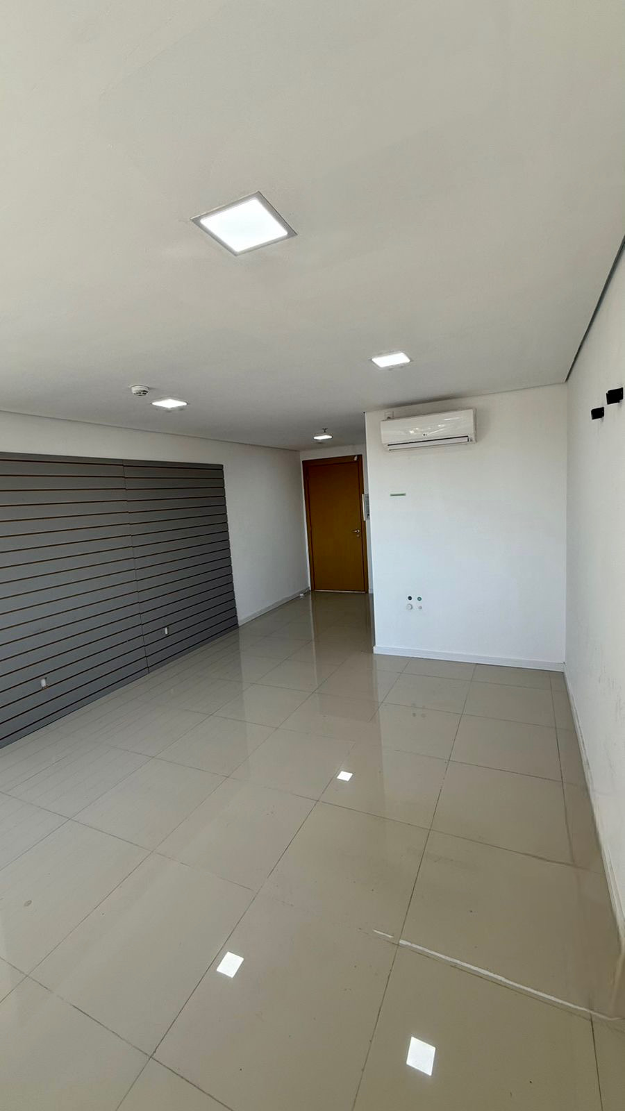 R$ 330.000 - MEDPLEX EIXO NORTE - EXCELENTE SALA COMERCIAL - 33M2 - ANDAR ALTO - VISTA Avenida Assis Brasil Porto Alegre - 