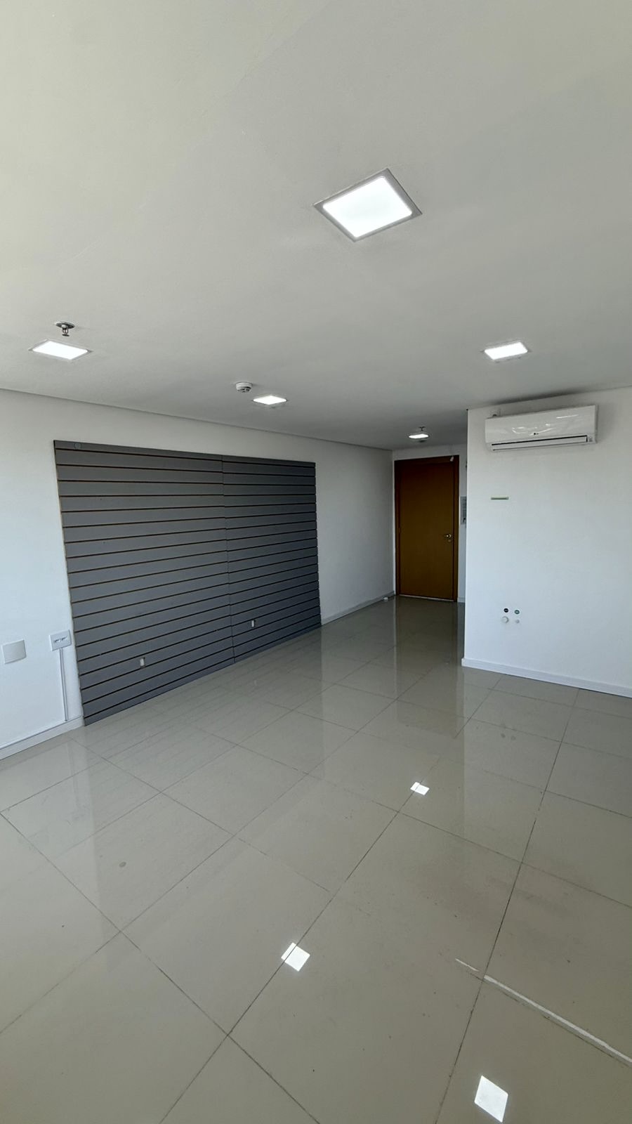 R$ 330.000 - MEDPLEX EIXO NORTE - EXCELENTE SALA COMERCIAL - 33M2 - ANDAR ALTO - VISTA Avenida Assis Brasil Porto Alegre - 