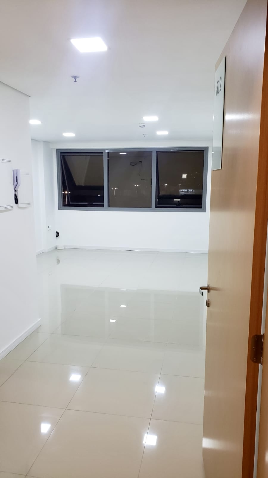 R$ 330.000 - MEDPLEX EIXO NORTE - EXCELENTE SALA COMERCIAL - 33M2 - ANDAR ALTO - VISTA Avenida Assis Brasil Porto Alegre - 