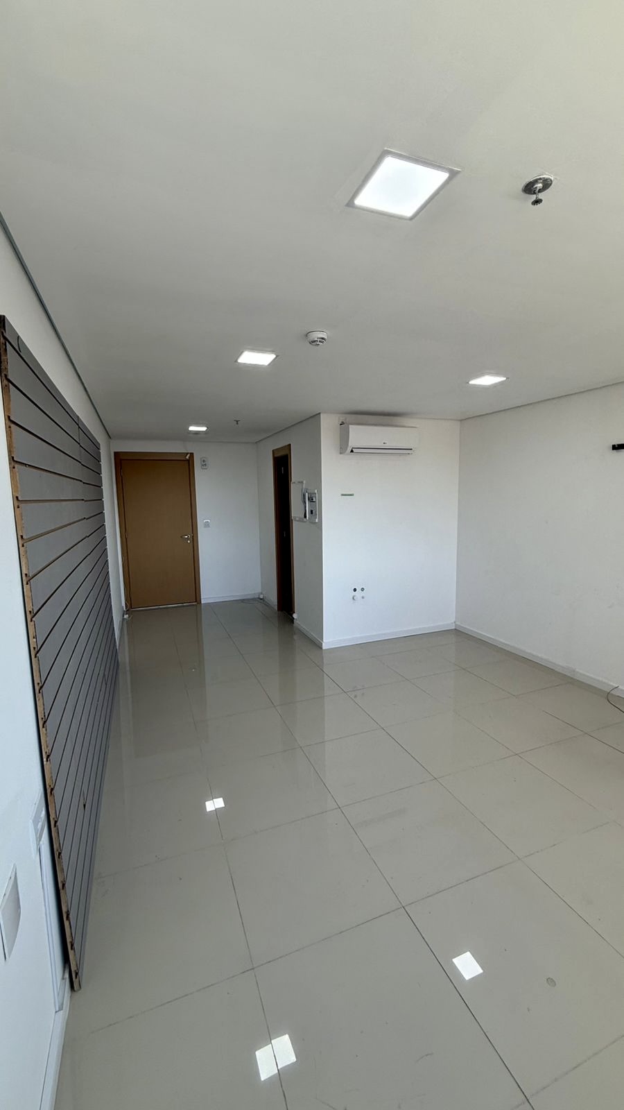 R$ 330.000 - MEDPLEX EIXO NORTE - EXCELENTE SALA COMERCIAL - 33M2 - ANDAR ALTO - VISTA Avenida Assis Brasil Porto Alegre - 