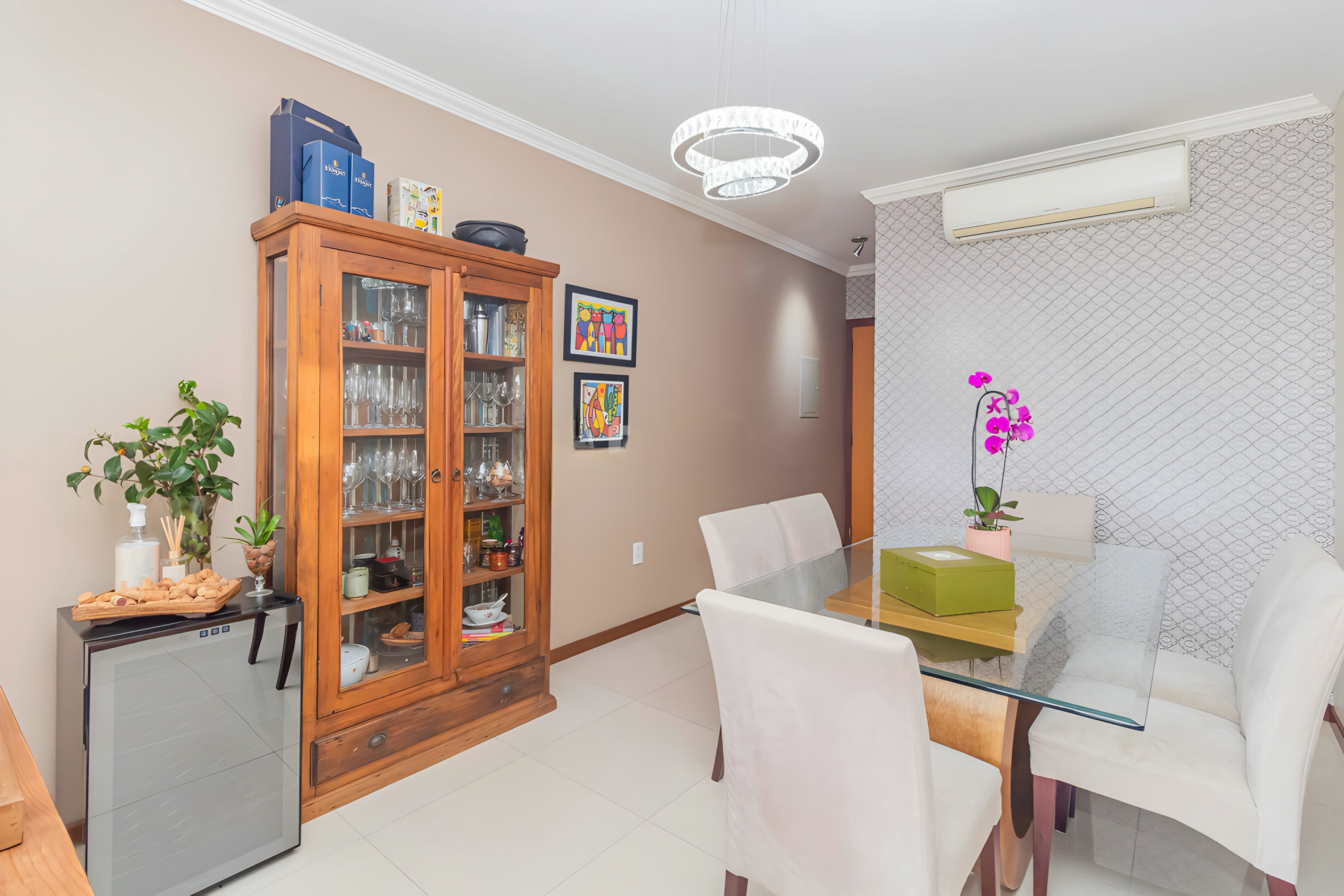 R$ 545.000 - IMPEC&Aacute;VEL APARTAMENTO - FRENTE - 94M2 - 3 DORM - 1 VAGA Rua Conselheiro Brusque Porto Alegre - 