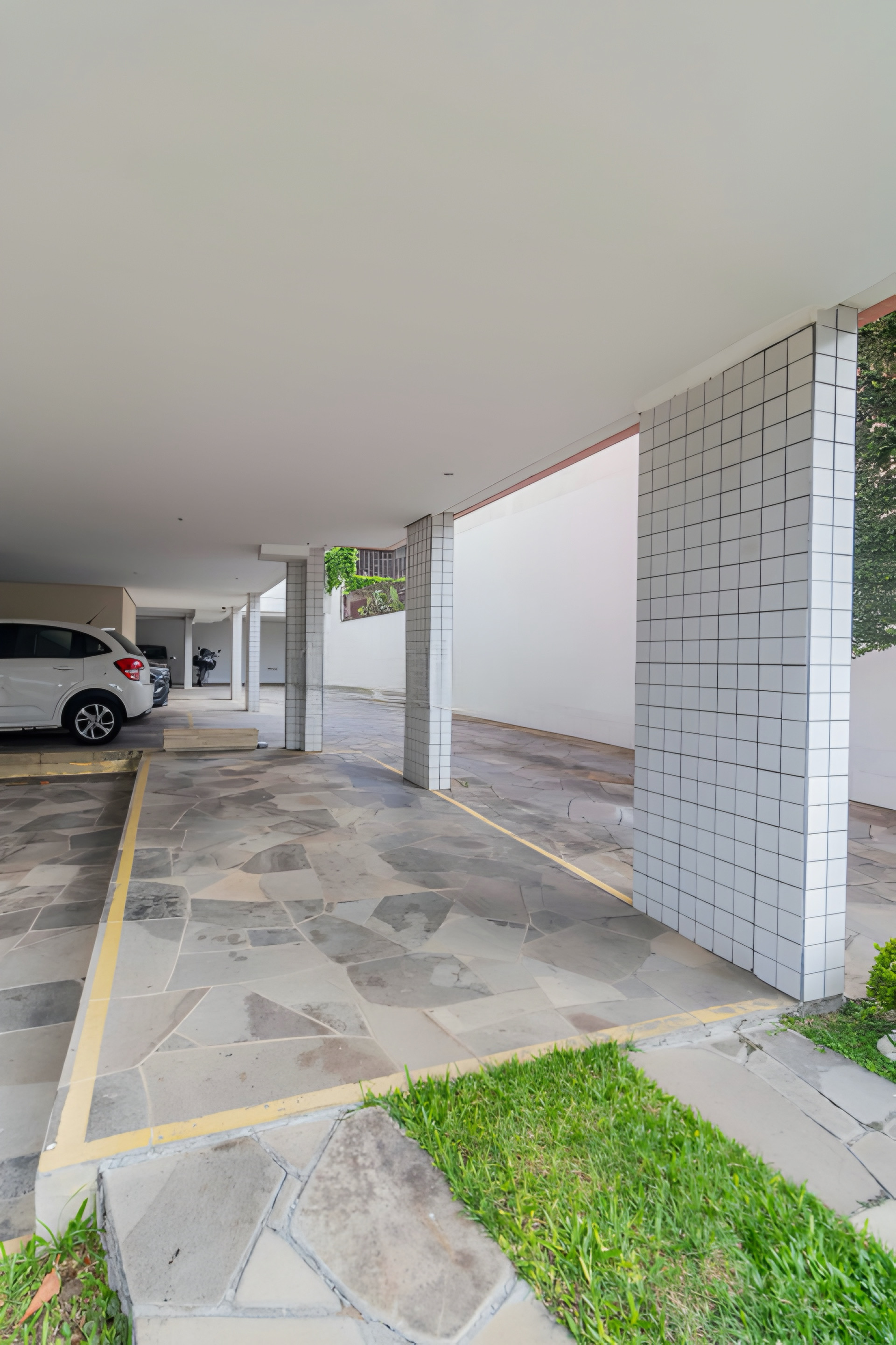 R$ 545.000 - IMPEC&Aacute;VEL APARTAMENTO - FRENTE - 94M2 - 3 DORM - 1 VAGA Rua Conselheiro Brusque Porto Alegre - 