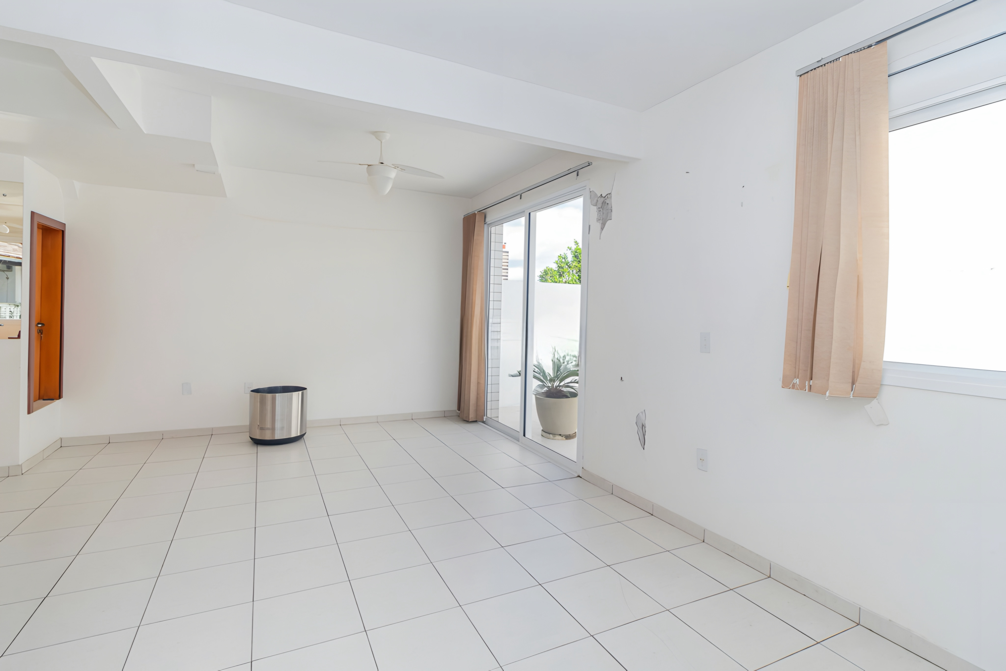 R$ 545.000 - IMPEC&Aacute;VEL APARTAMENTO - FRENTE - 94M2 - 3 DORM - 1 VAGA Rua Conselheiro Brusque Porto Alegre - 