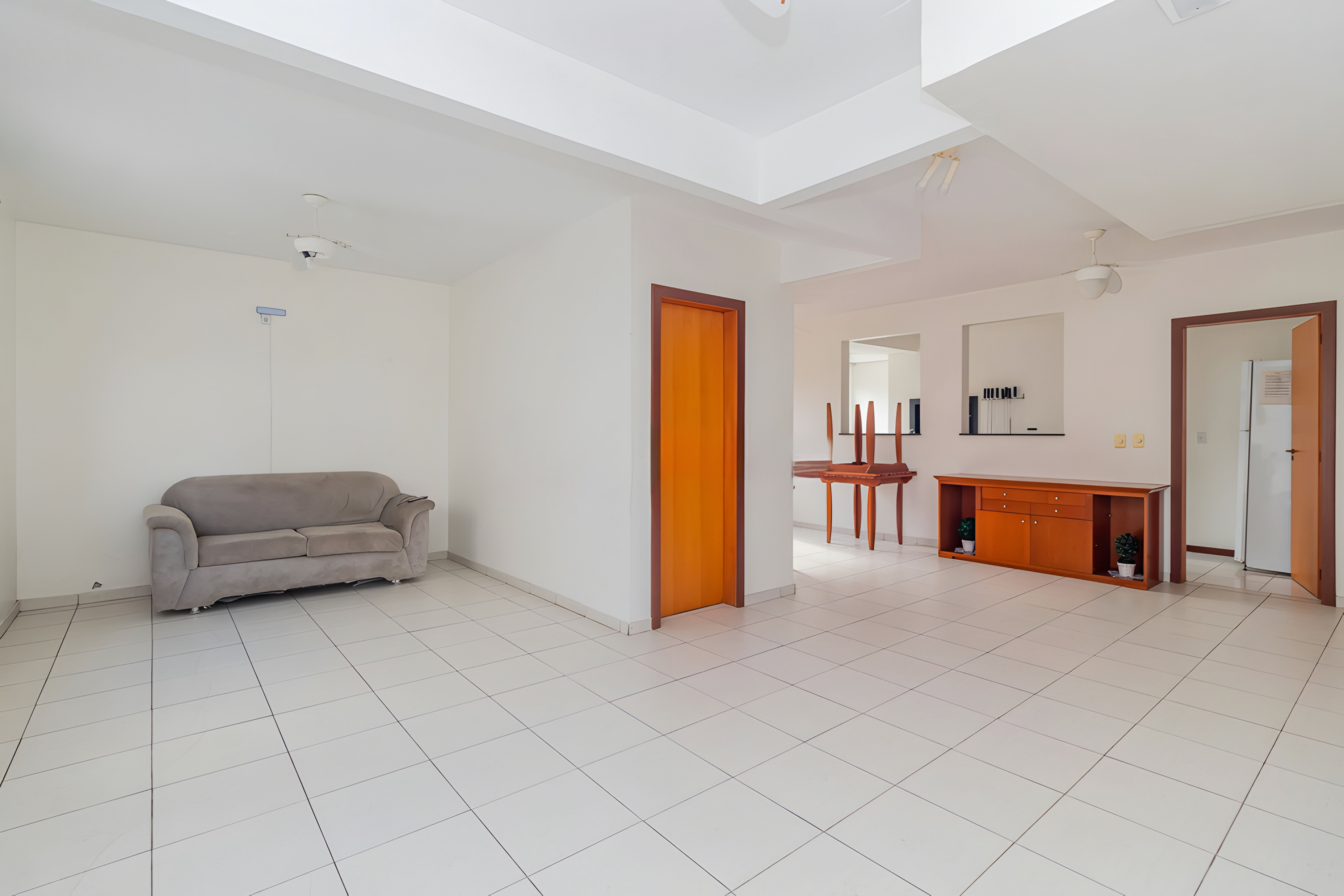 R$ 545.000 - IMPEC&Aacute;VEL APARTAMENTO - FRENTE - 94M2 - 3 DORM - 1 VAGA Rua Conselheiro Brusque Porto Alegre - 