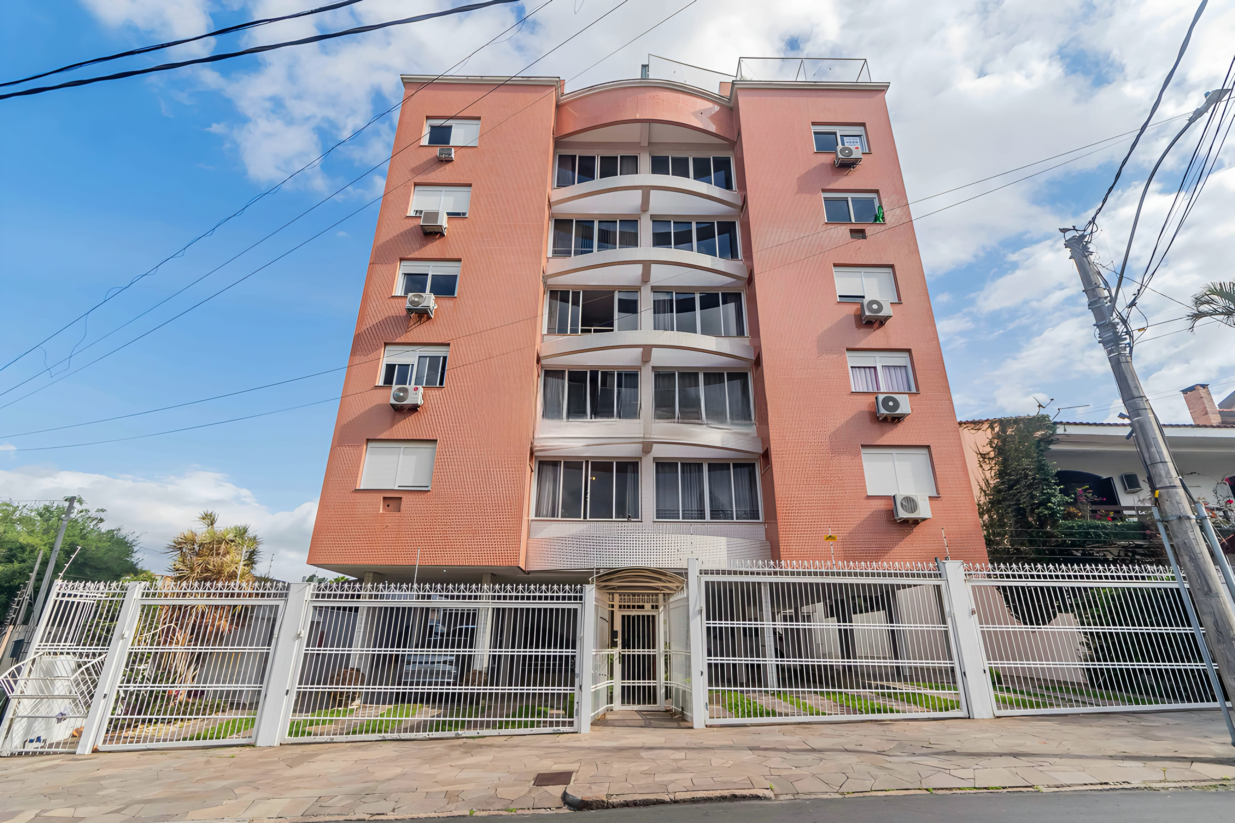 R$ 545.000 - IMPEC&Aacute;VEL APARTAMENTO - FRENTE - 94M2 - 3 DORM - 1 VAGA Rua Conselheiro Brusque Porto Alegre - 