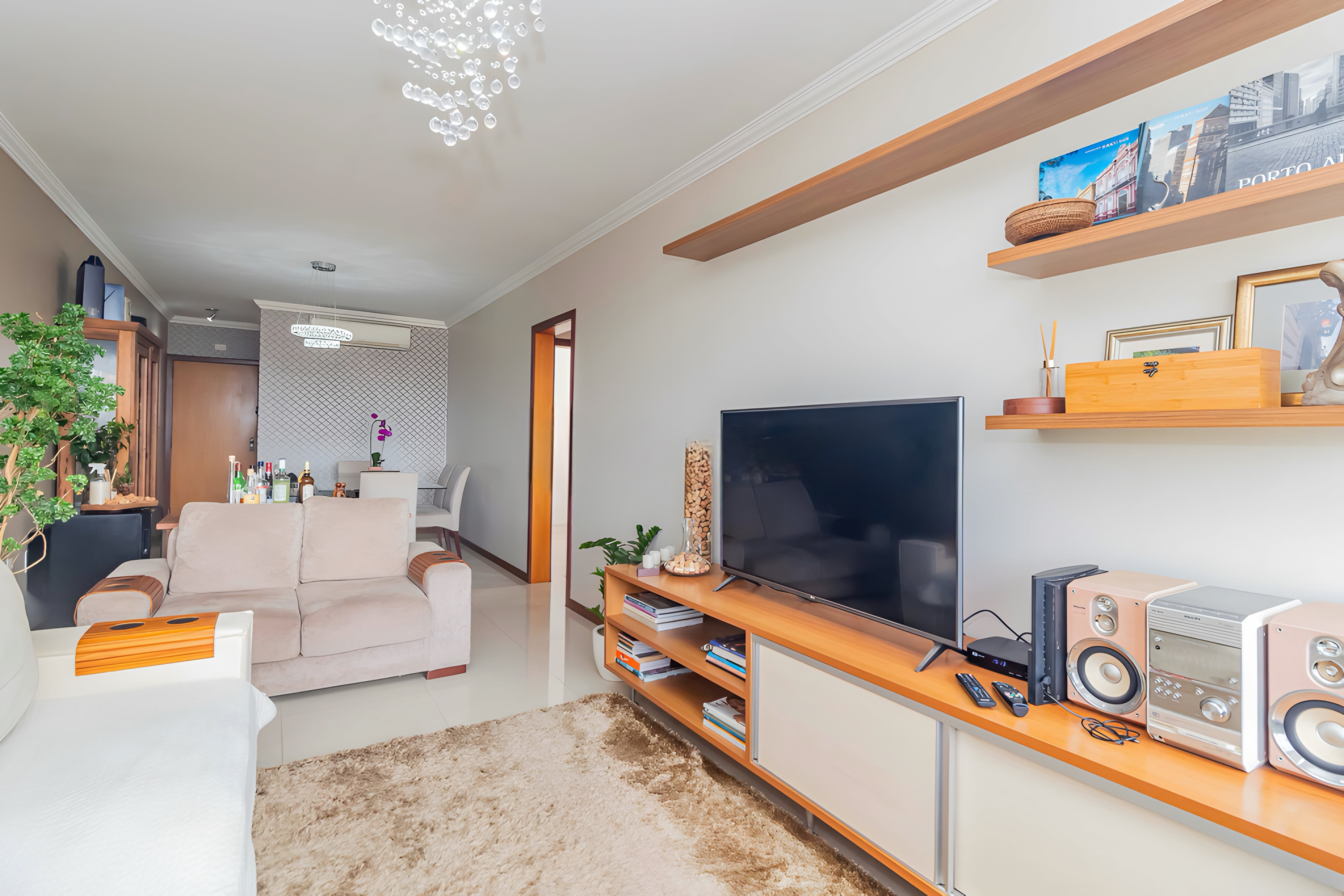 R$ 545.000 - IMPEC&Aacute;VEL APARTAMENTO - FRENTE - 94M2 - 3 DORM - 1 VAGA Rua Conselheiro Brusque Porto Alegre - 