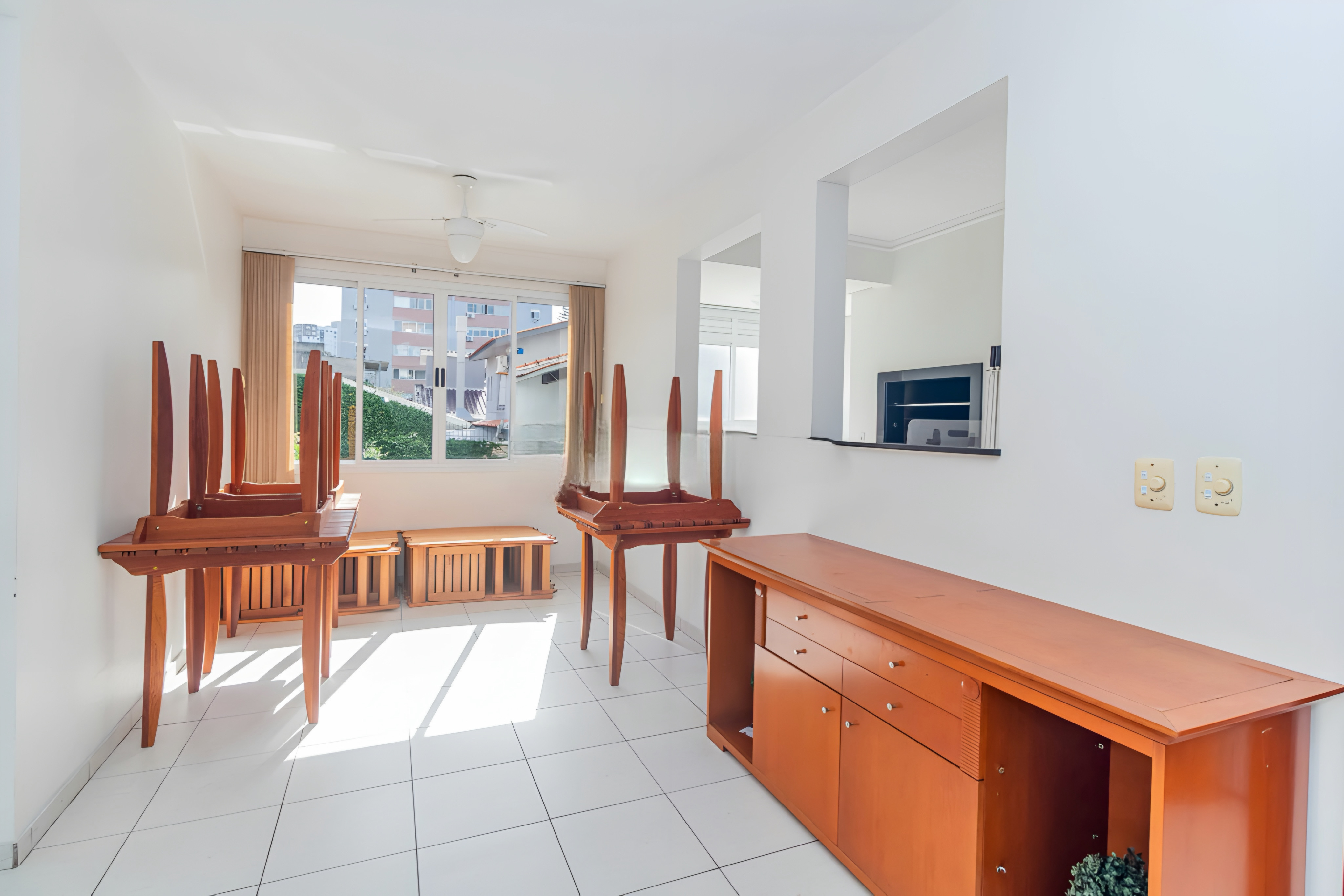 R$ 545.000 - IMPEC&Aacute;VEL APARTAMENTO - FRENTE - 94M2 - 3 DORM - 1 VAGA Rua Conselheiro Brusque Porto Alegre - 