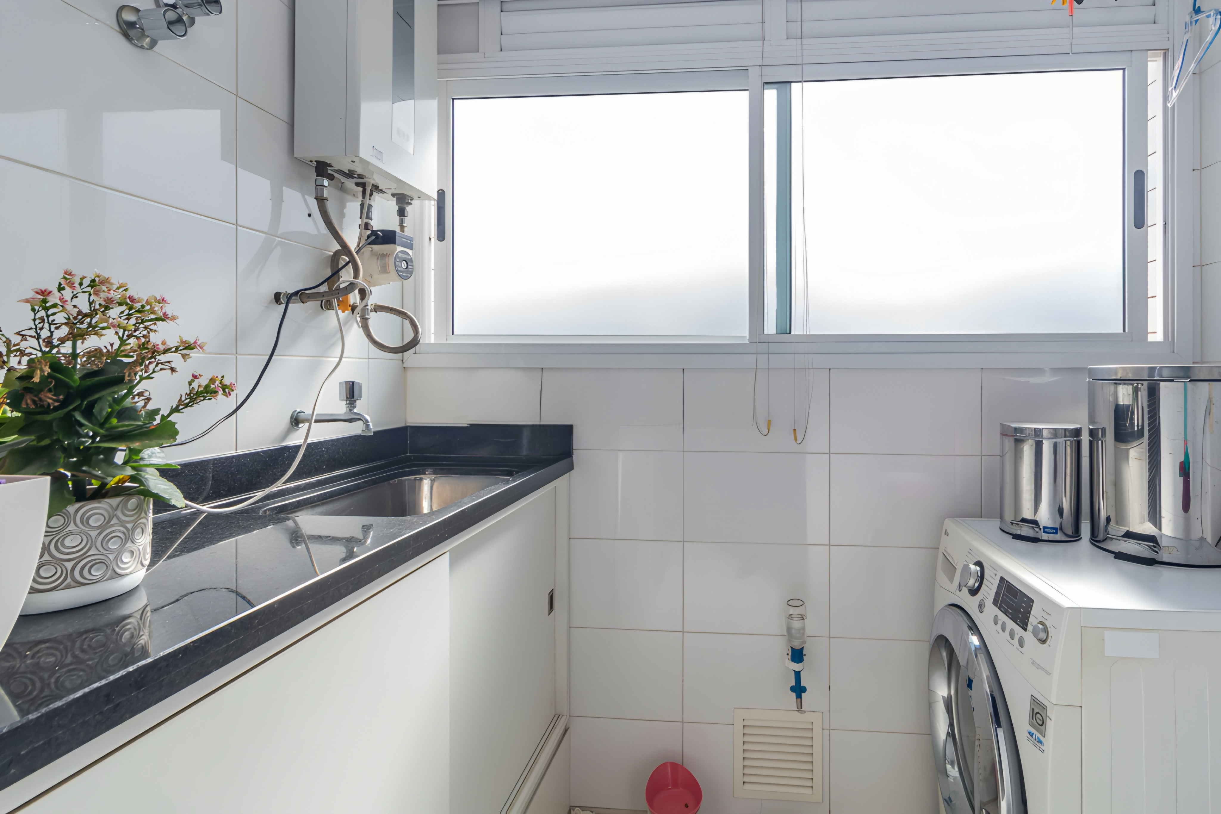 R$ 545.000 - IMPEC&Aacute;VEL APARTAMENTO - FRENTE - 94M2 - 3 DORM - 1 VAGA Rua Conselheiro Brusque Porto Alegre - 