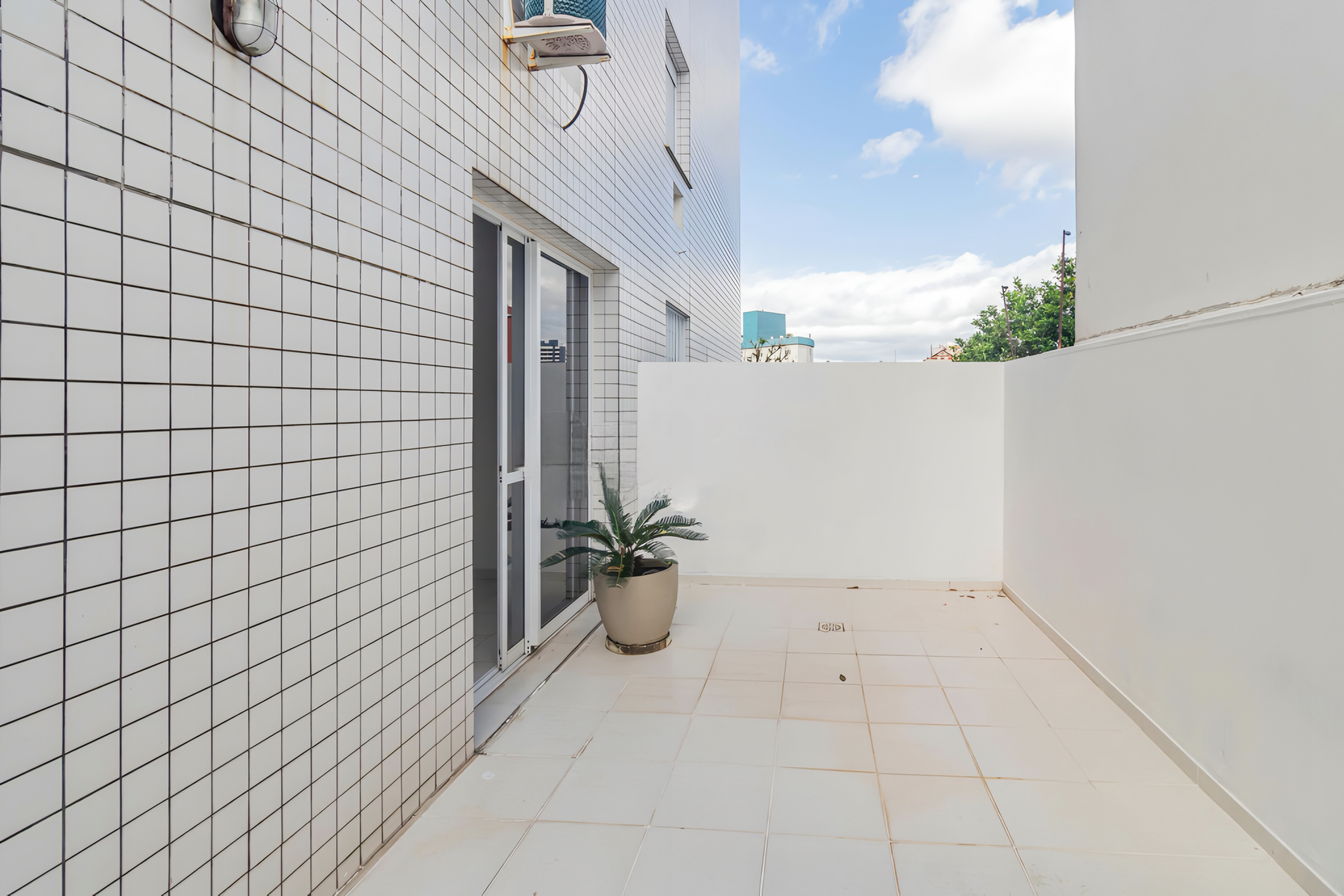 R$ 545.000 - IMPEC&Aacute;VEL APARTAMENTO - FRENTE - 94M2 - 3 DORM - 1 VAGA Rua Conselheiro Brusque Porto Alegre - 