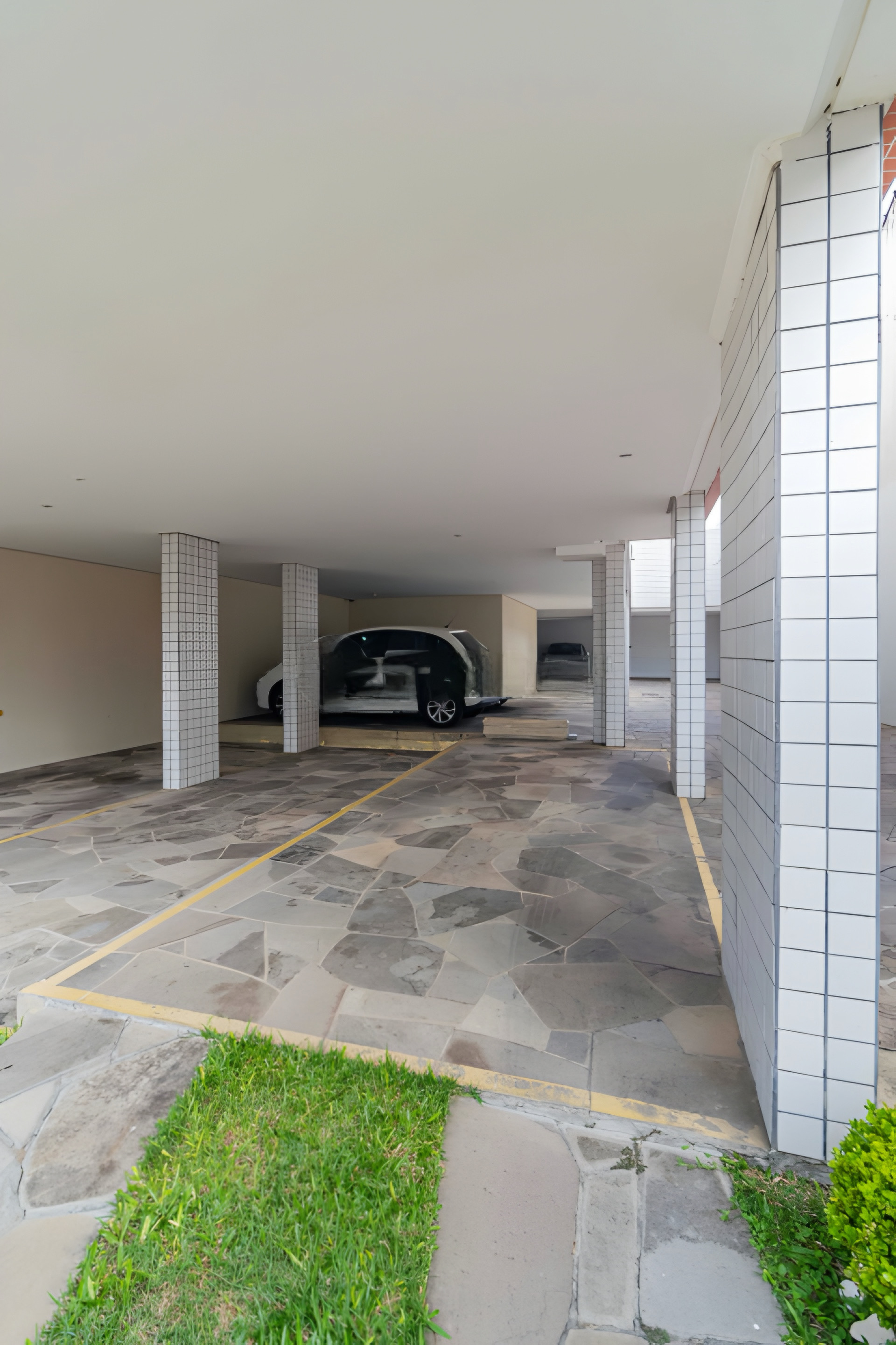 R$ 545.000 - IMPEC&Aacute;VEL APARTAMENTO - FRENTE - 94M2 - 3 DORM - 1 VAGA Rua Conselheiro Brusque Porto Alegre - 