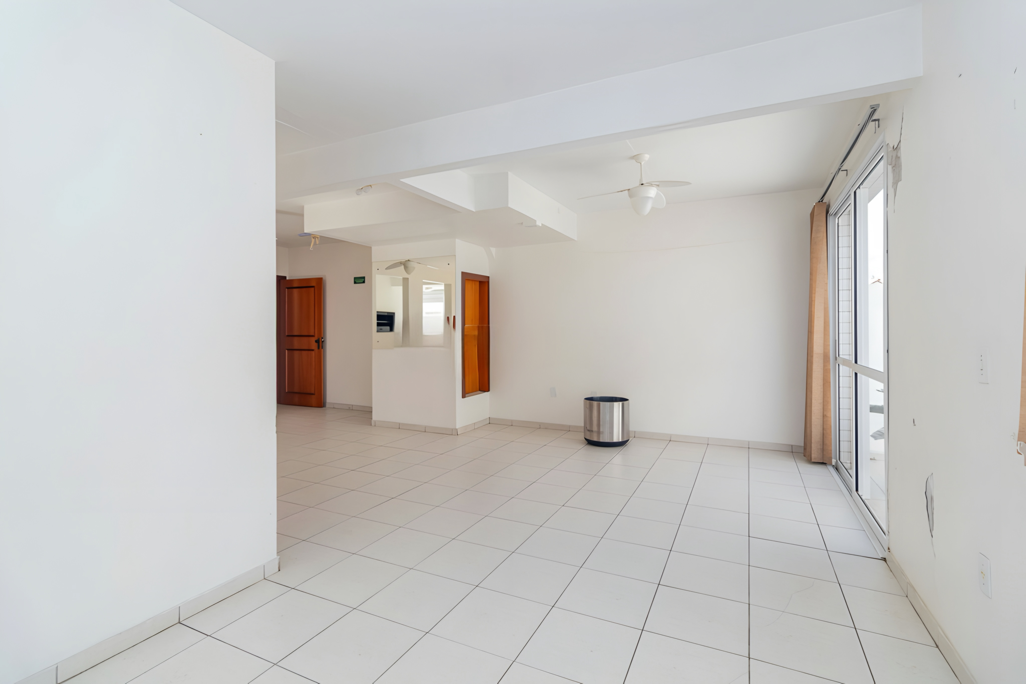 R$ 545.000 - IMPEC&Aacute;VEL APARTAMENTO - FRENTE - 94M2 - 3 DORM - 1 VAGA Rua Conselheiro Brusque Porto Alegre - 