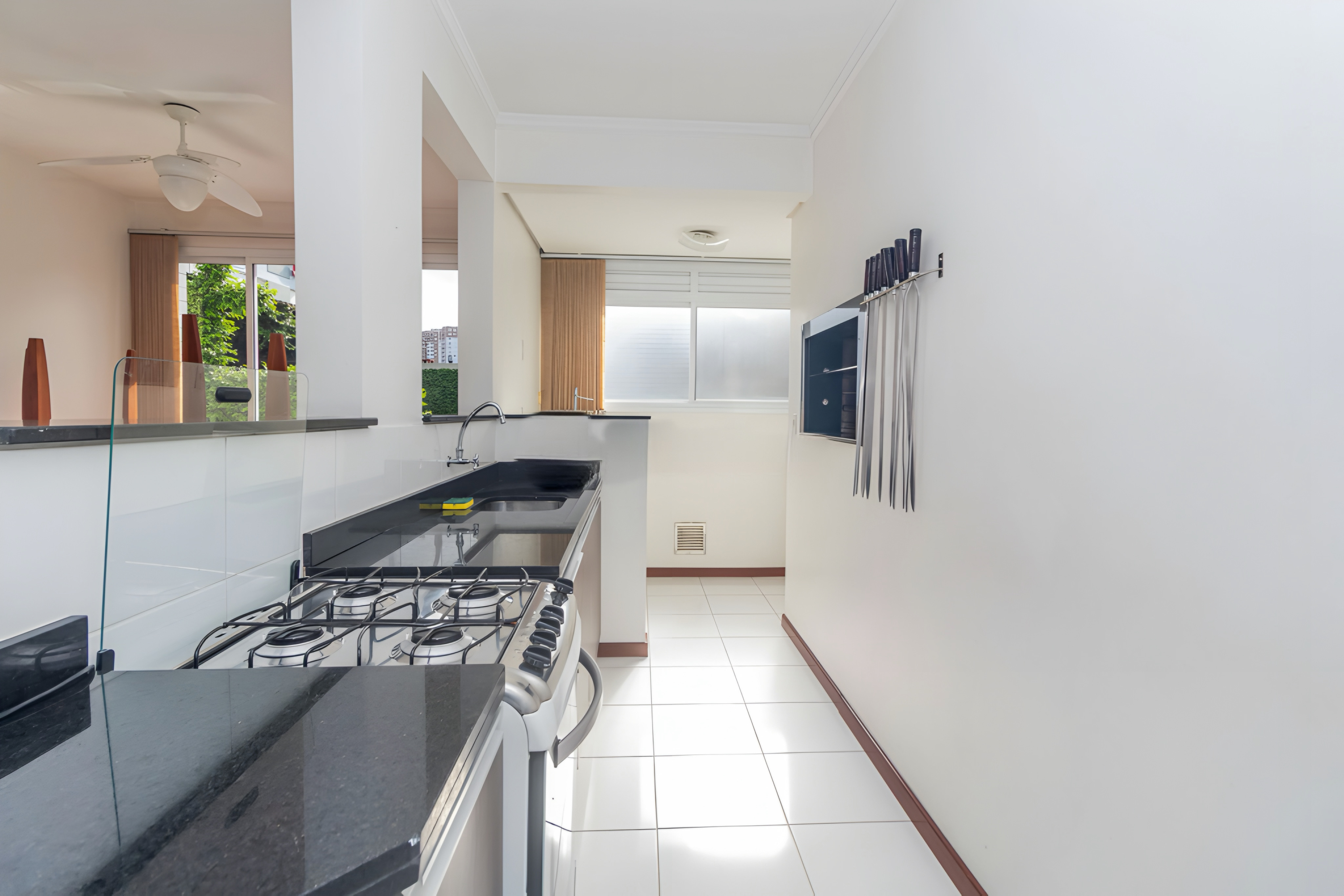 R$ 545.000 - IMPEC&Aacute;VEL APARTAMENTO - FRENTE - 94M2 - 3 DORM - 1 VAGA Rua Conselheiro Brusque Porto Alegre - 