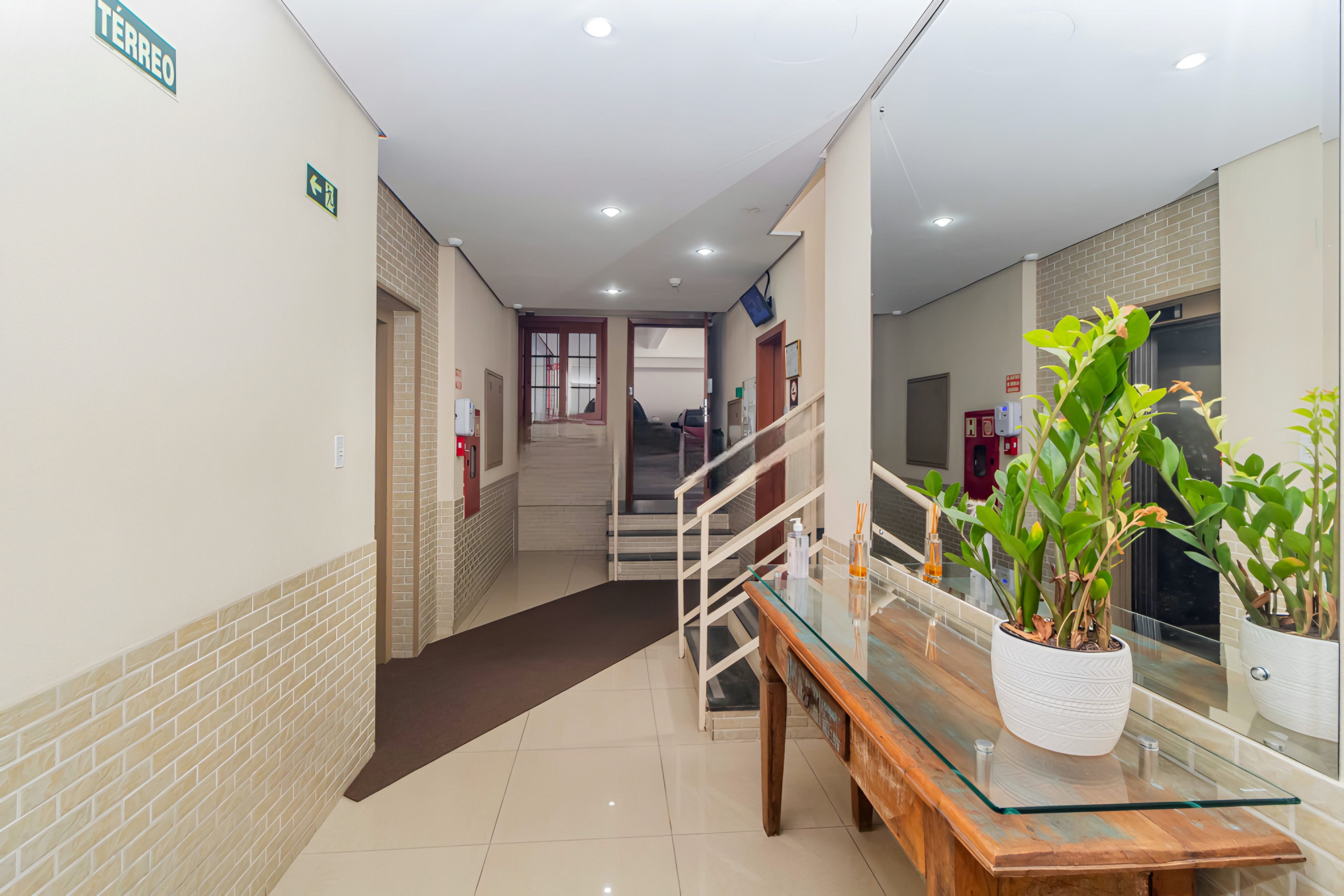 R$ 545.000 - IMPEC&Aacute;VEL APARTAMENTO - FRENTE - 94M2 - 3 DORM - 1 VAGA Rua Conselheiro Brusque Porto Alegre - 